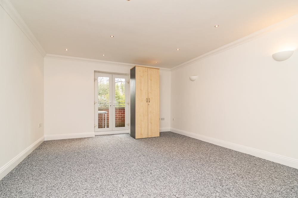 2 bed flat to rent in Wimborne Road, Bournemouth, BH2 2