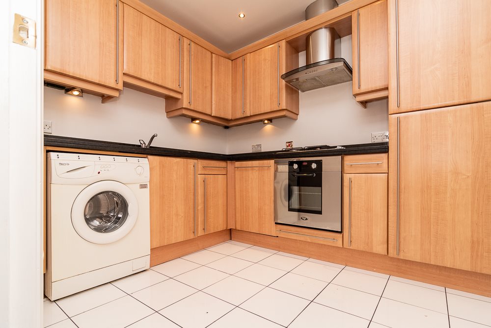 2 bed flat to rent in Wimborne Road, Bournemouth, BH2  - Property Image 5