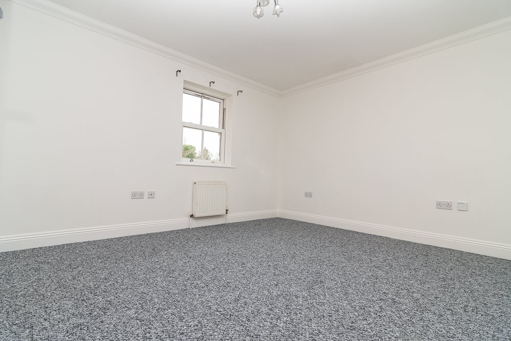 2 bed flat to rent in Wimborne Road, Bournemouth, BH2 7