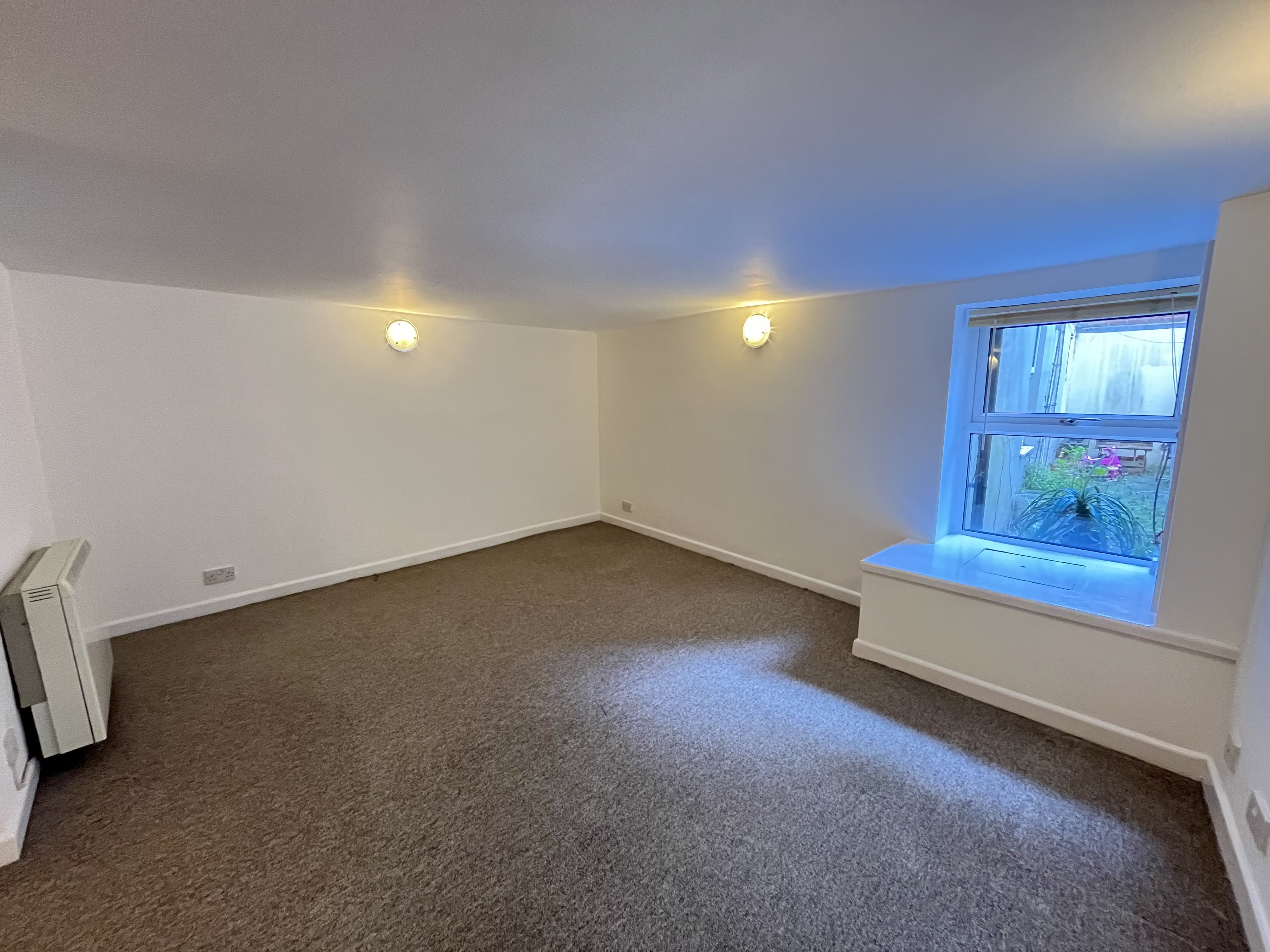 1 bed flat to rent in The Triangle, Bournemouth  - Property Image 4