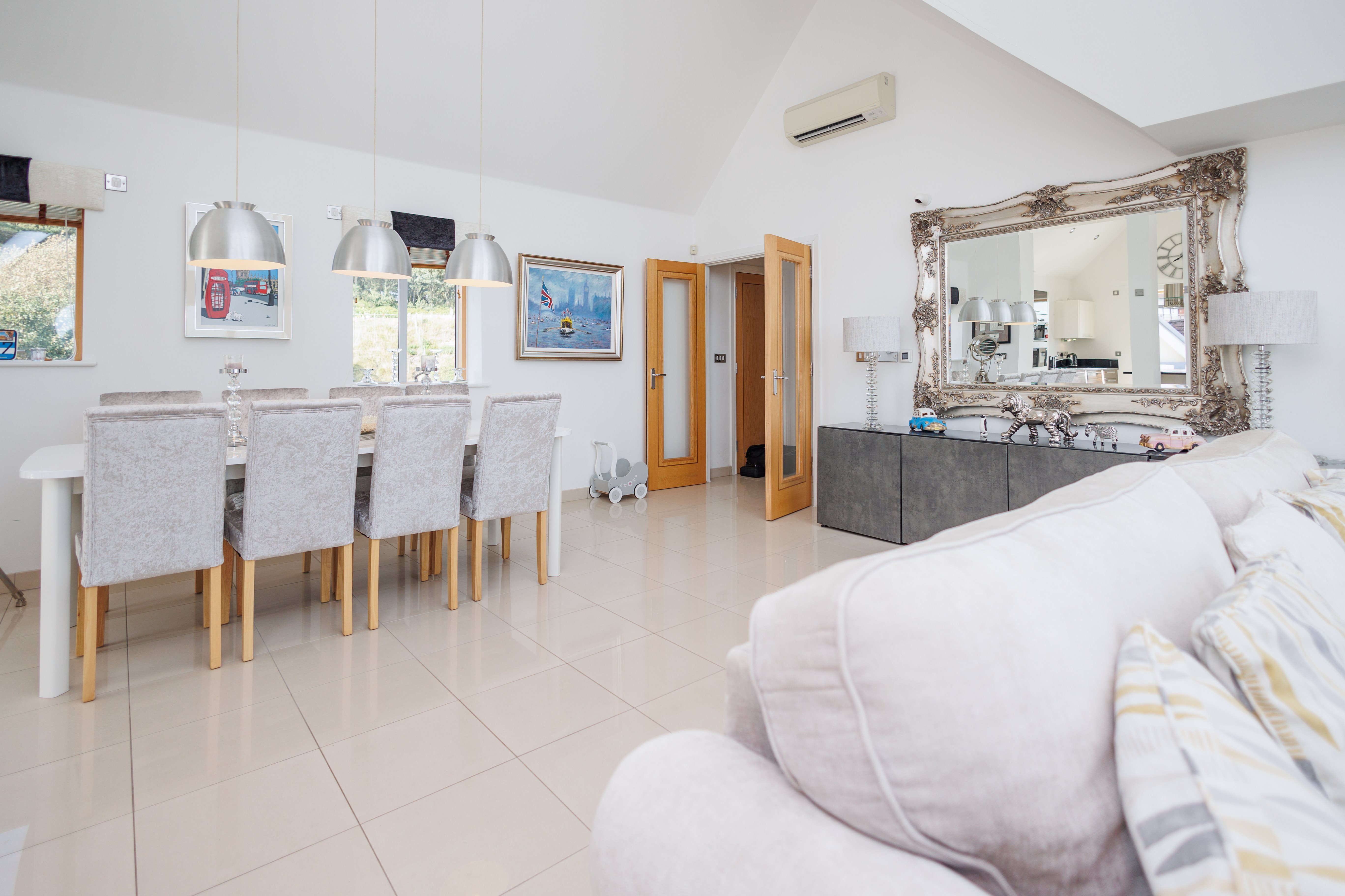 2 bed flat to rent in Honeycombe Beach, Honeycombe Chine  - Property Image 5