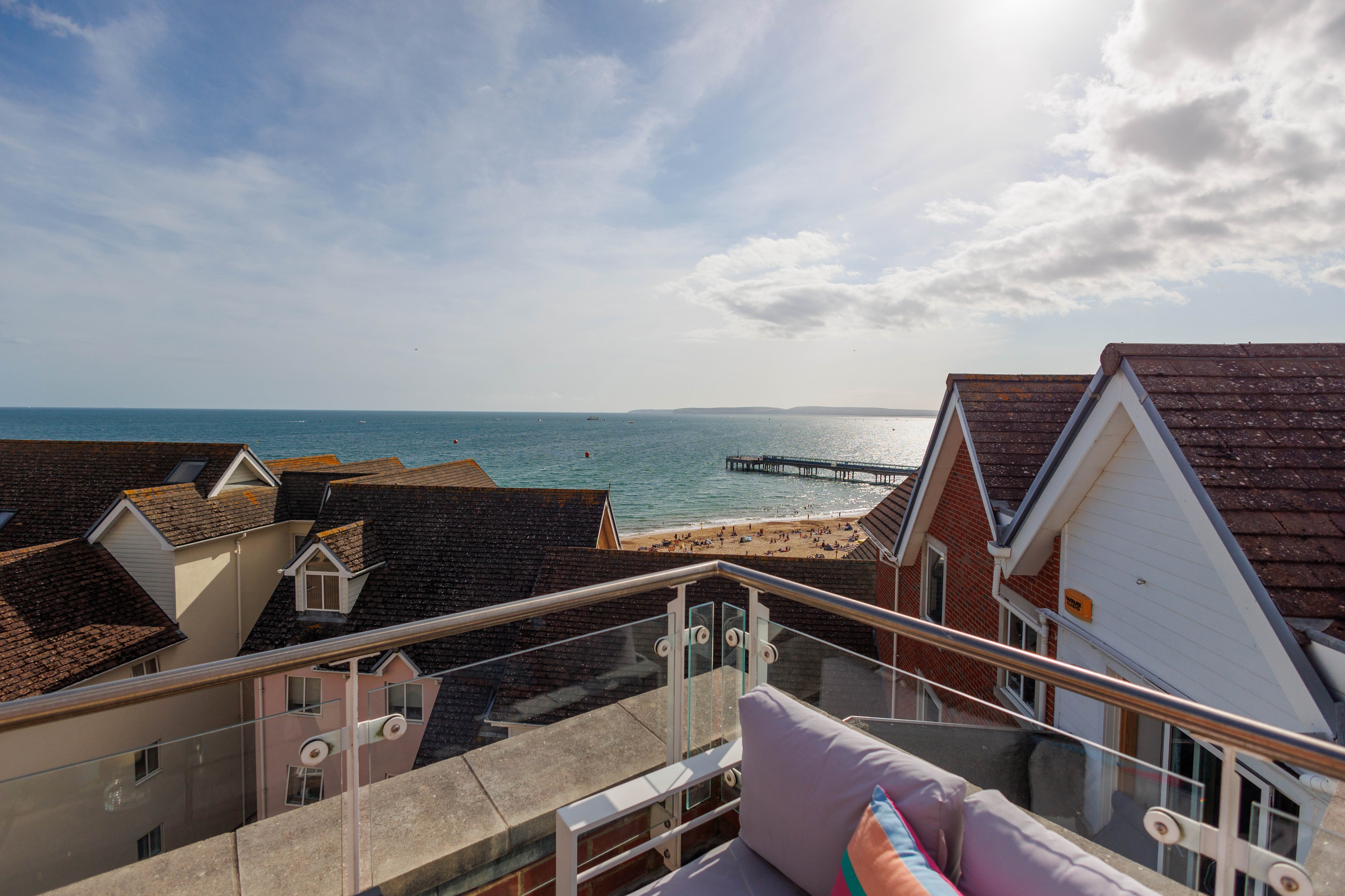 2 bed flat to rent in Honeycombe Beach, Honeycombe Chine  - Property Image 11