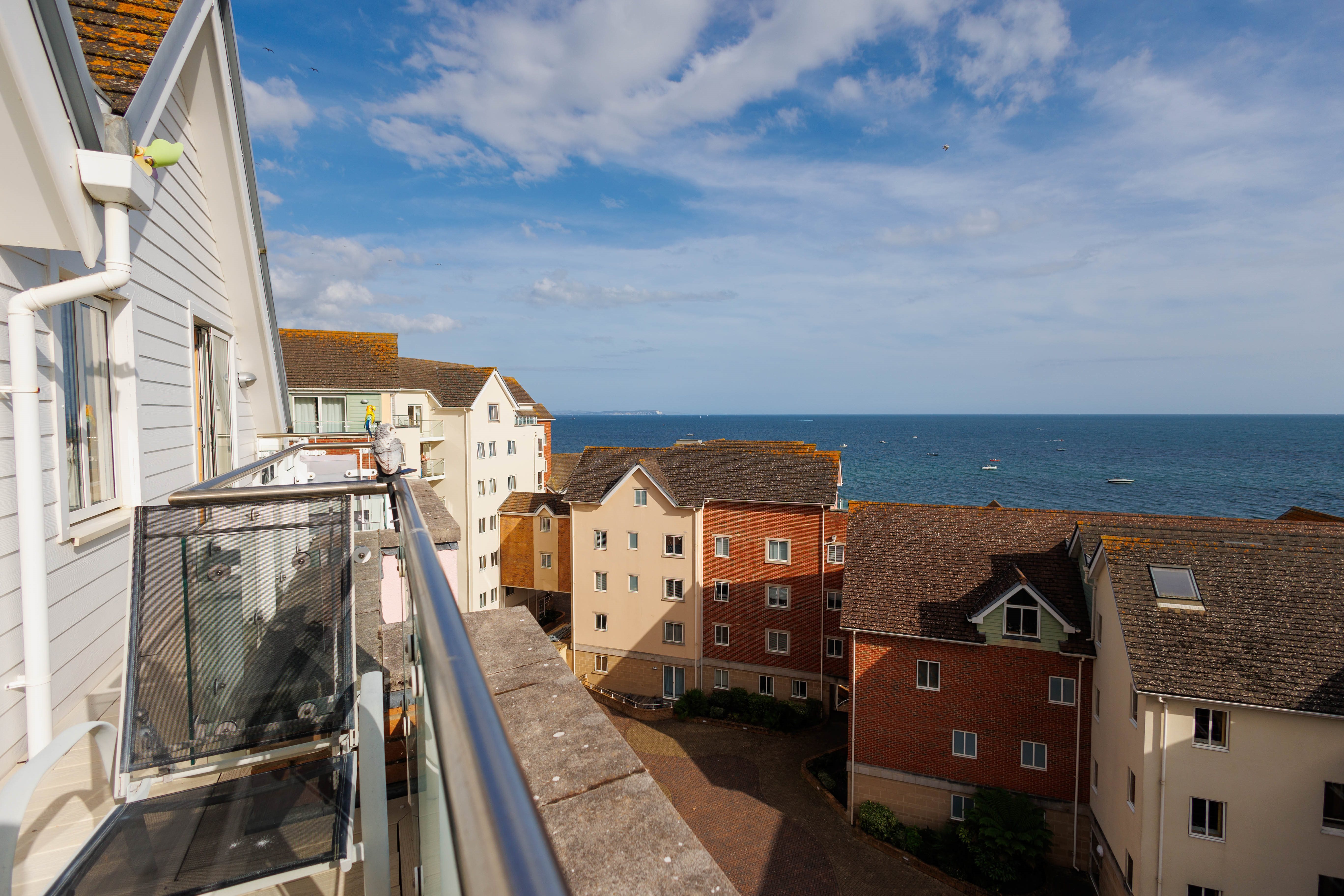 2 bed flat to rent in Honeycombe Beach, Honeycombe Chine  - Property Image 21