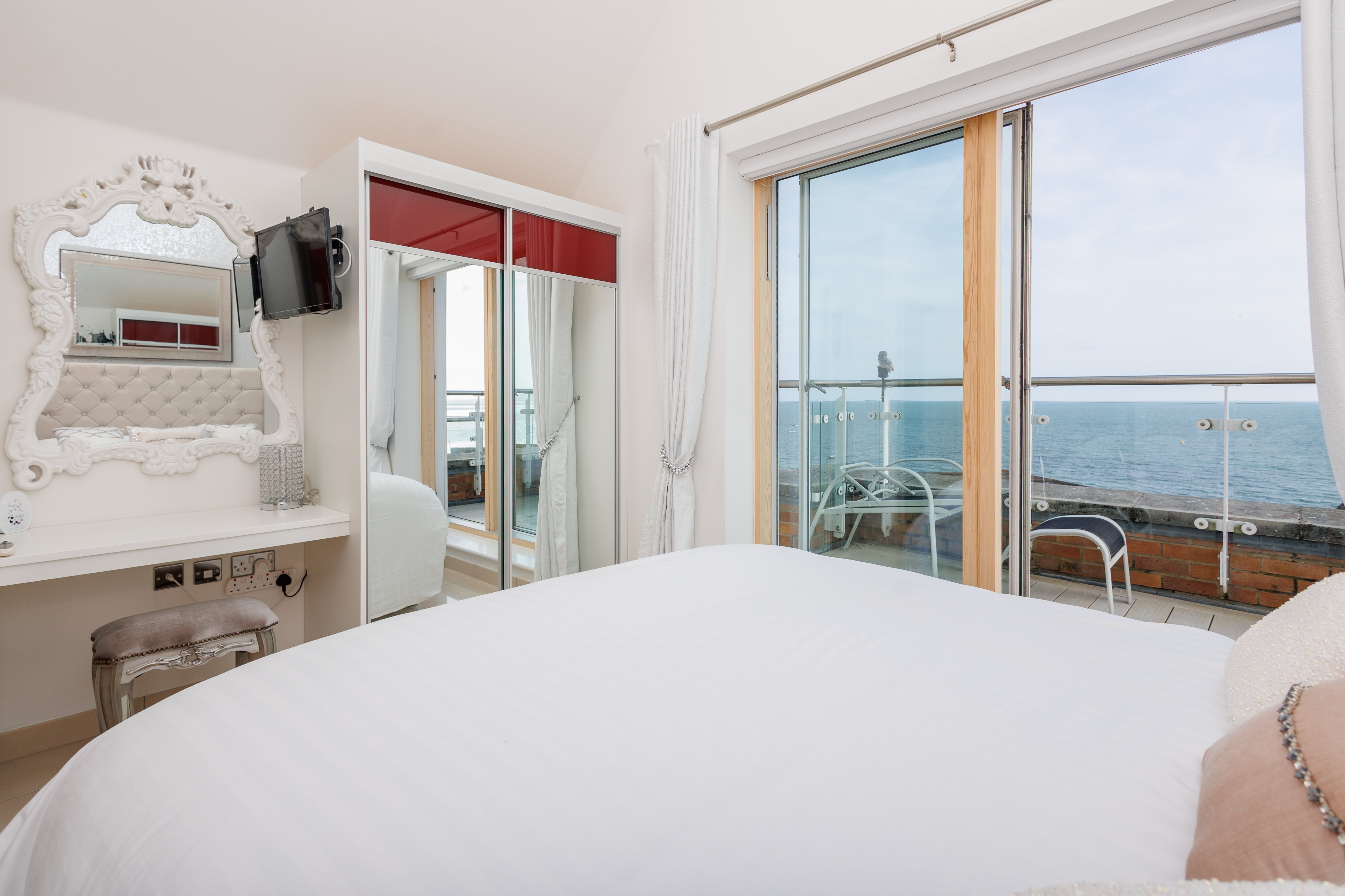 2 bed flat to rent in Honeycombe Beach, Honeycombe Chine 25