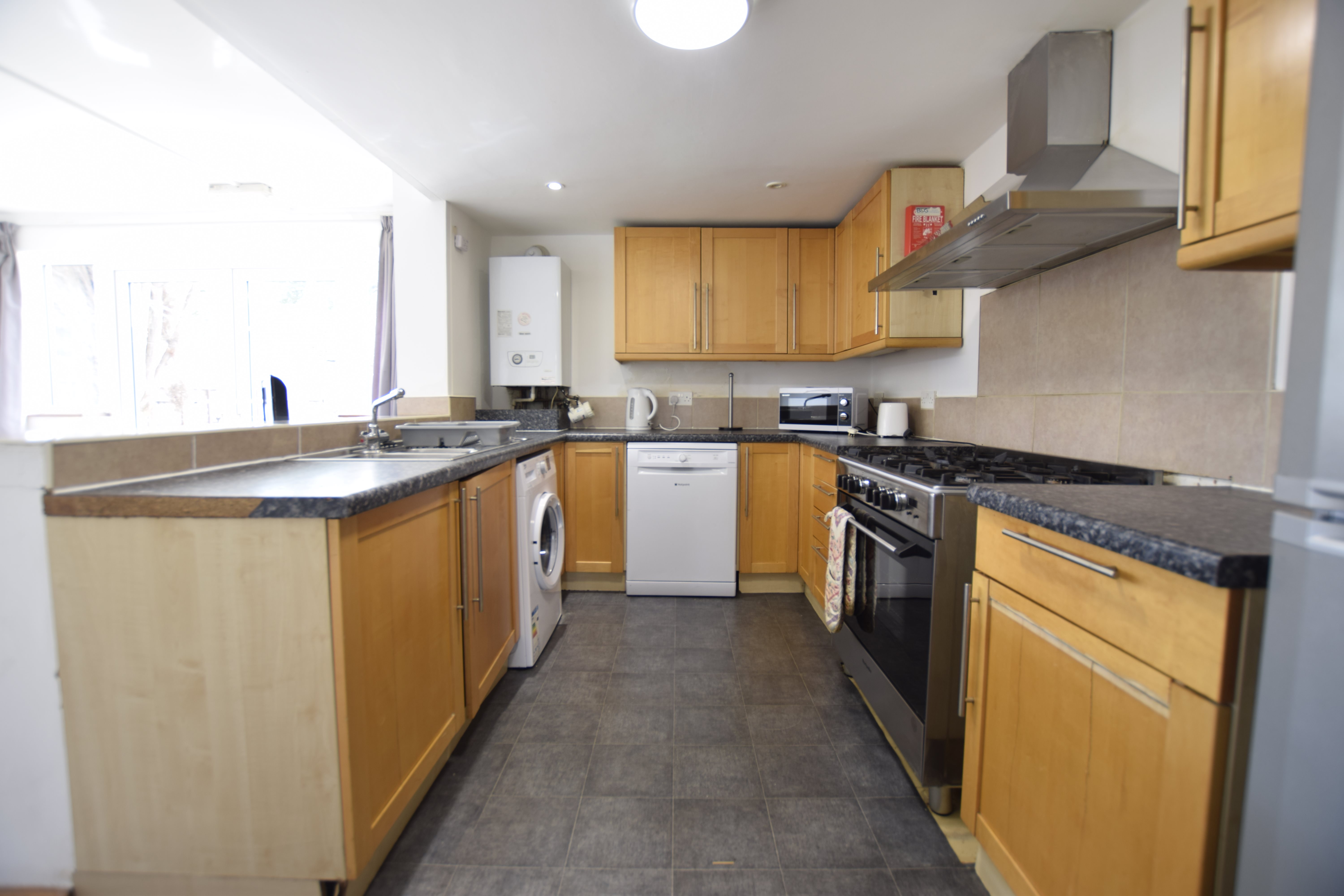 6 bed house to rent in Wycliffe Road, Bournemouth  - Property Image 4