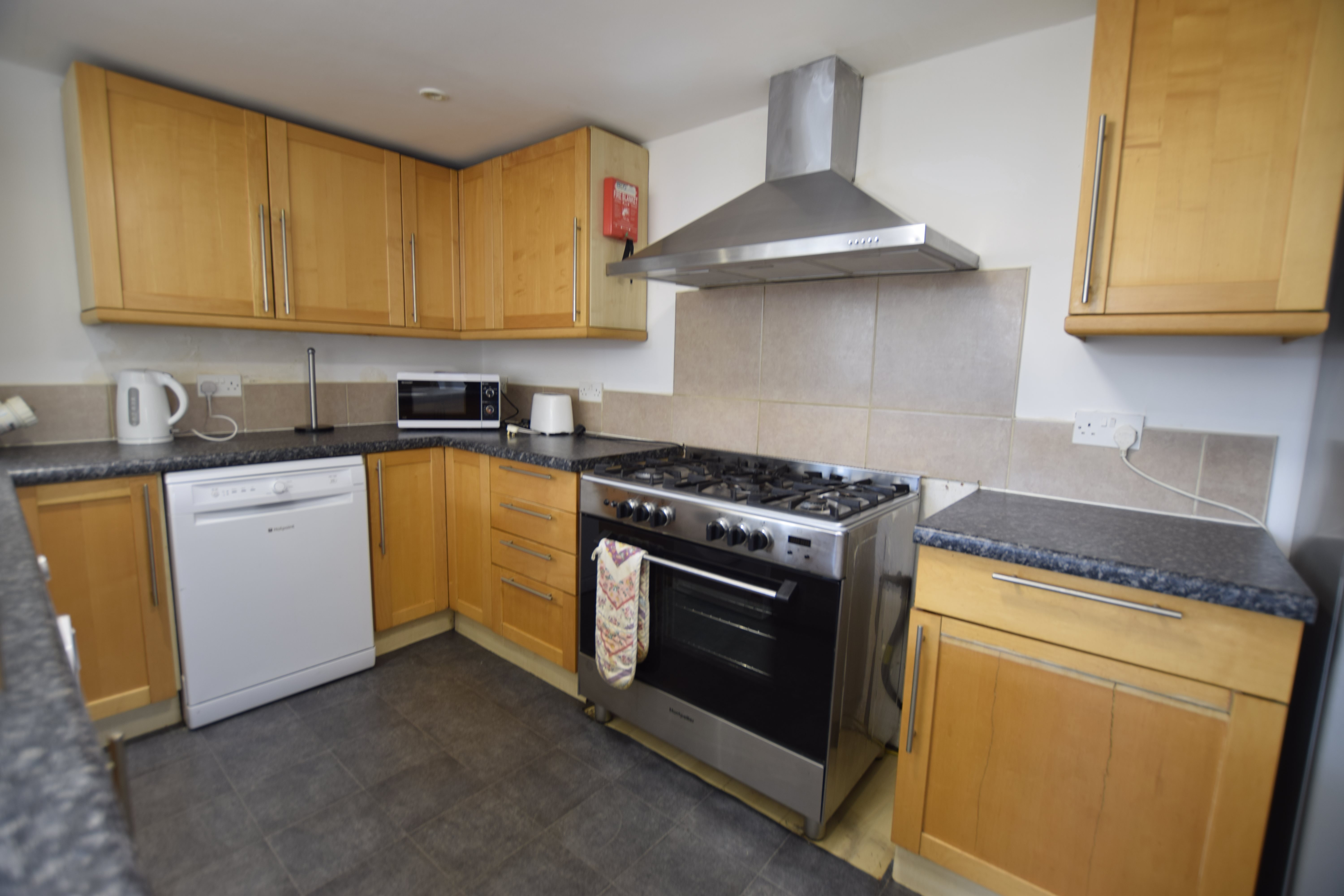 6 bed house to rent in Wycliffe Road, Bournemouth  - Property Image 3