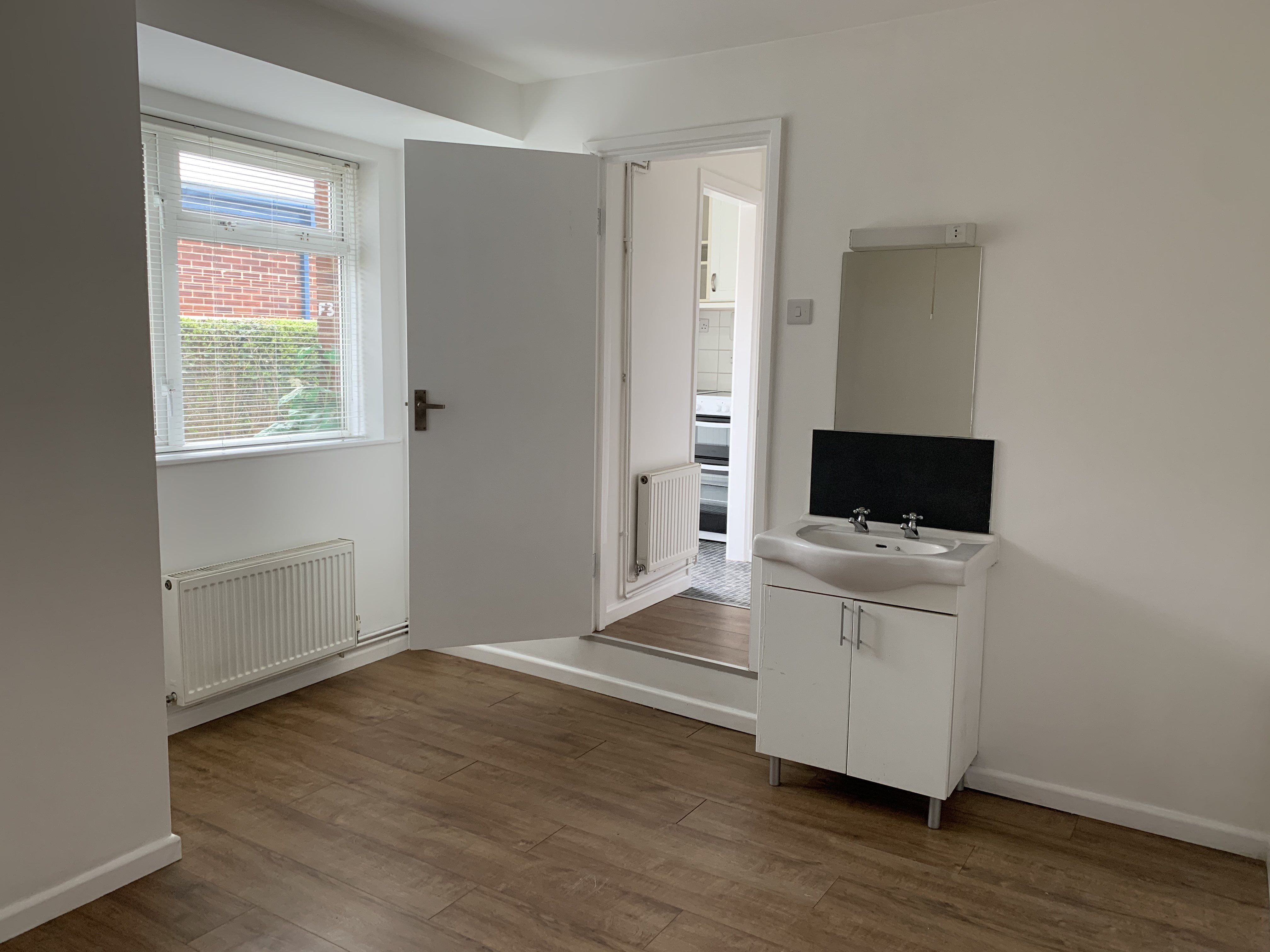 1 bed flat to rent in Bargates, Christchurch, BH23  - Property Image 6