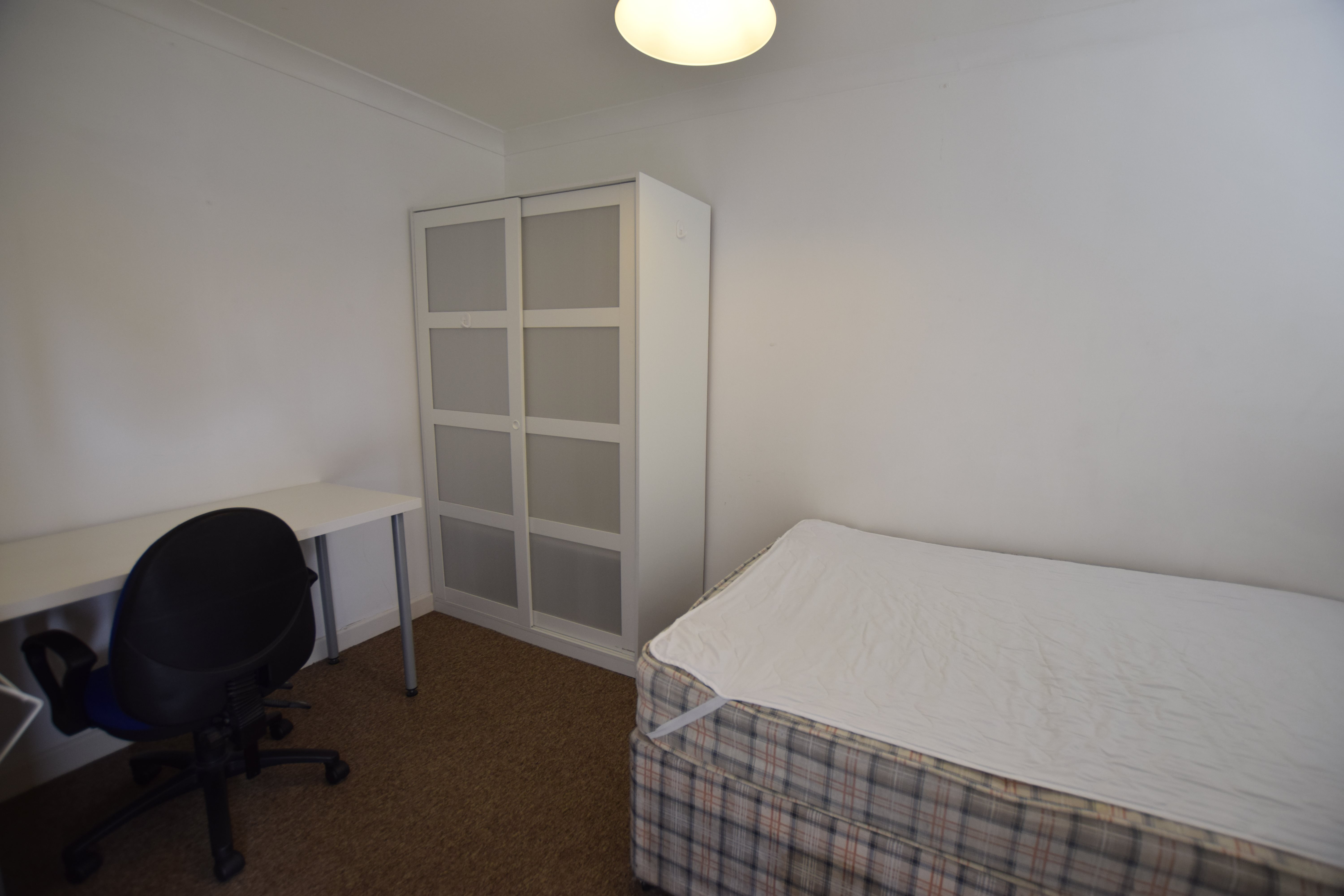 4 bed house to rent in Richards Close, , BH10 11