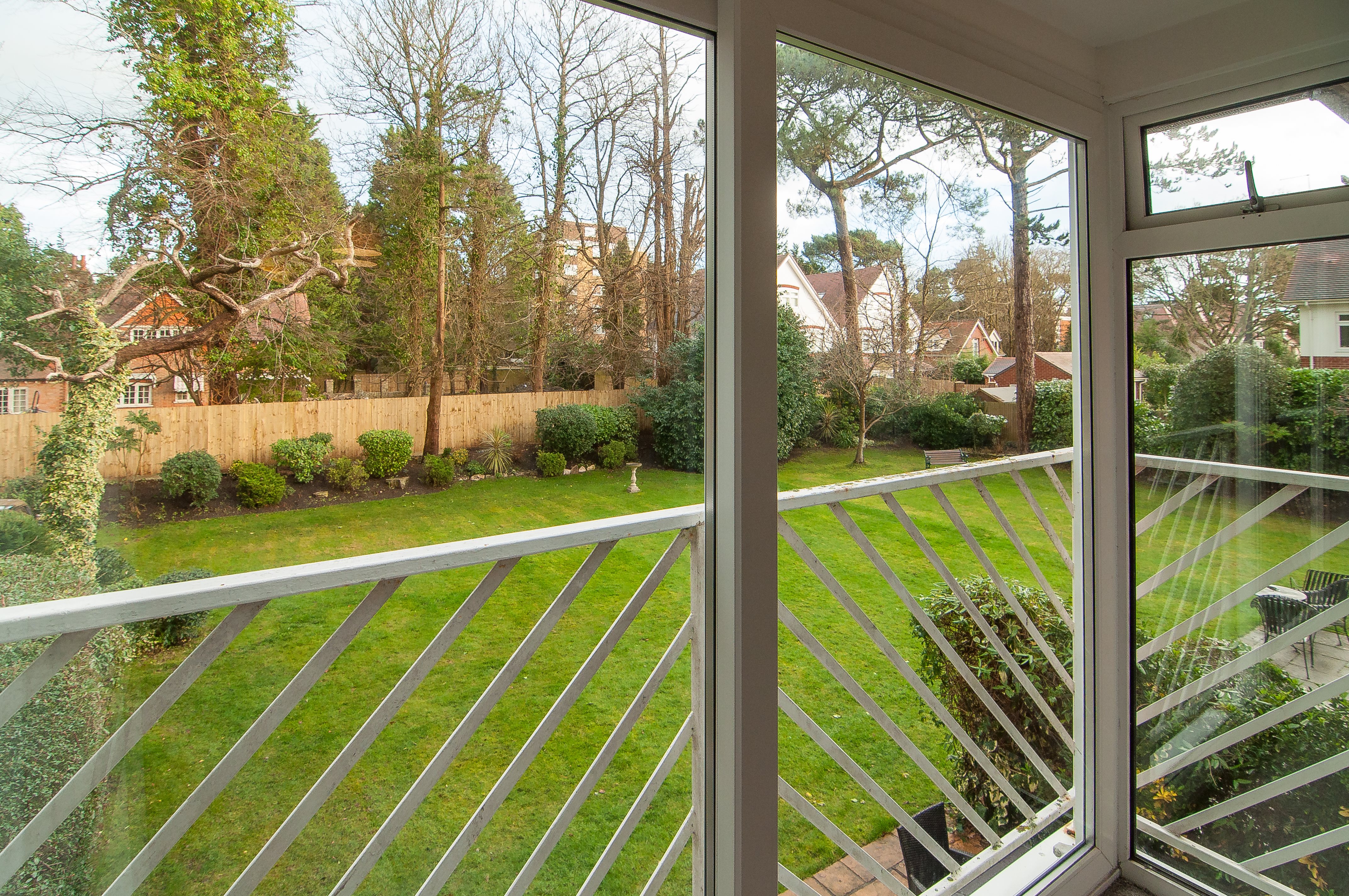 2 bed flat to rent in Forest Road, Poole, BH13 12