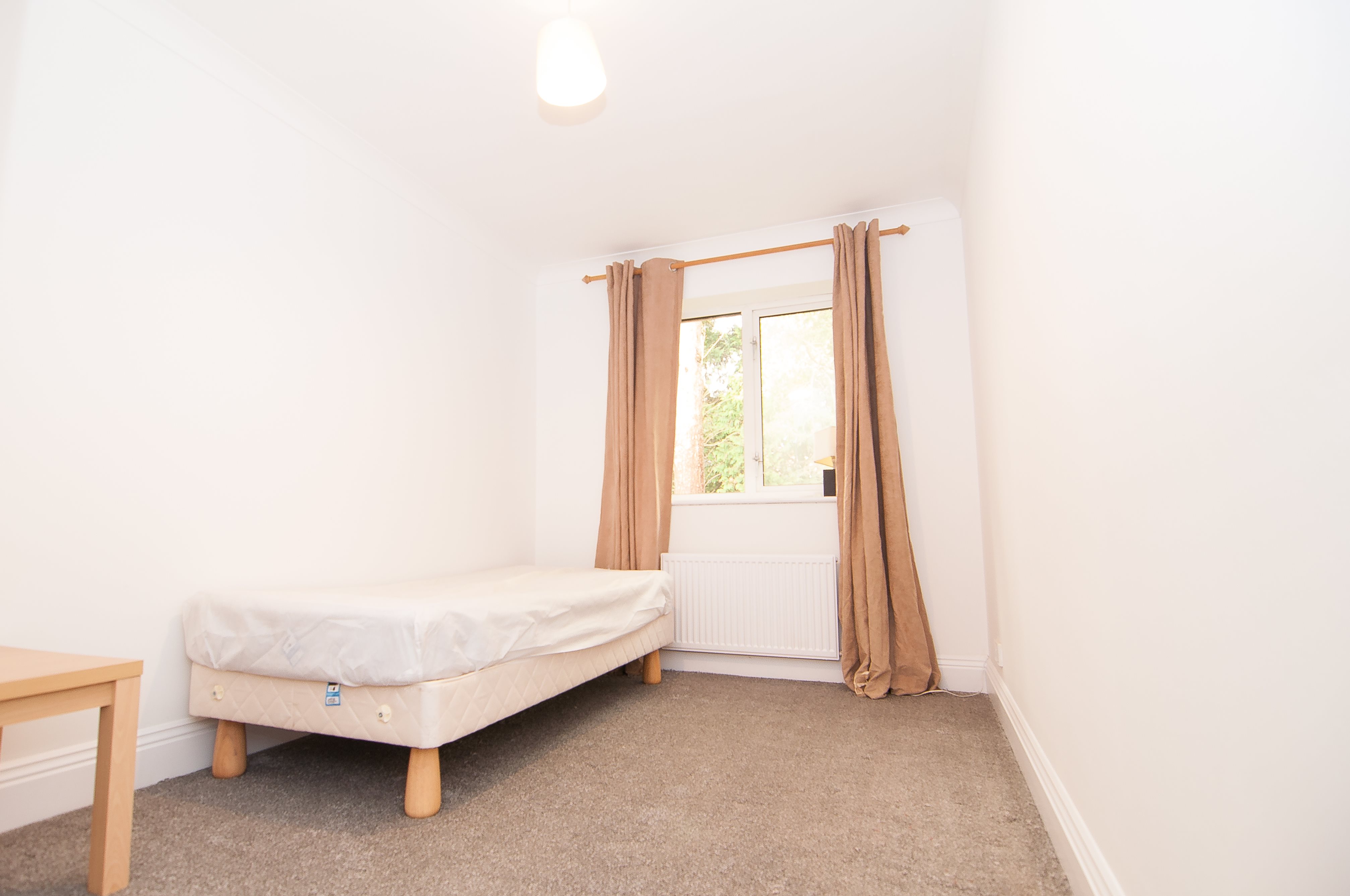 2 bed flat to rent in Forest Road, Poole, BH13 8