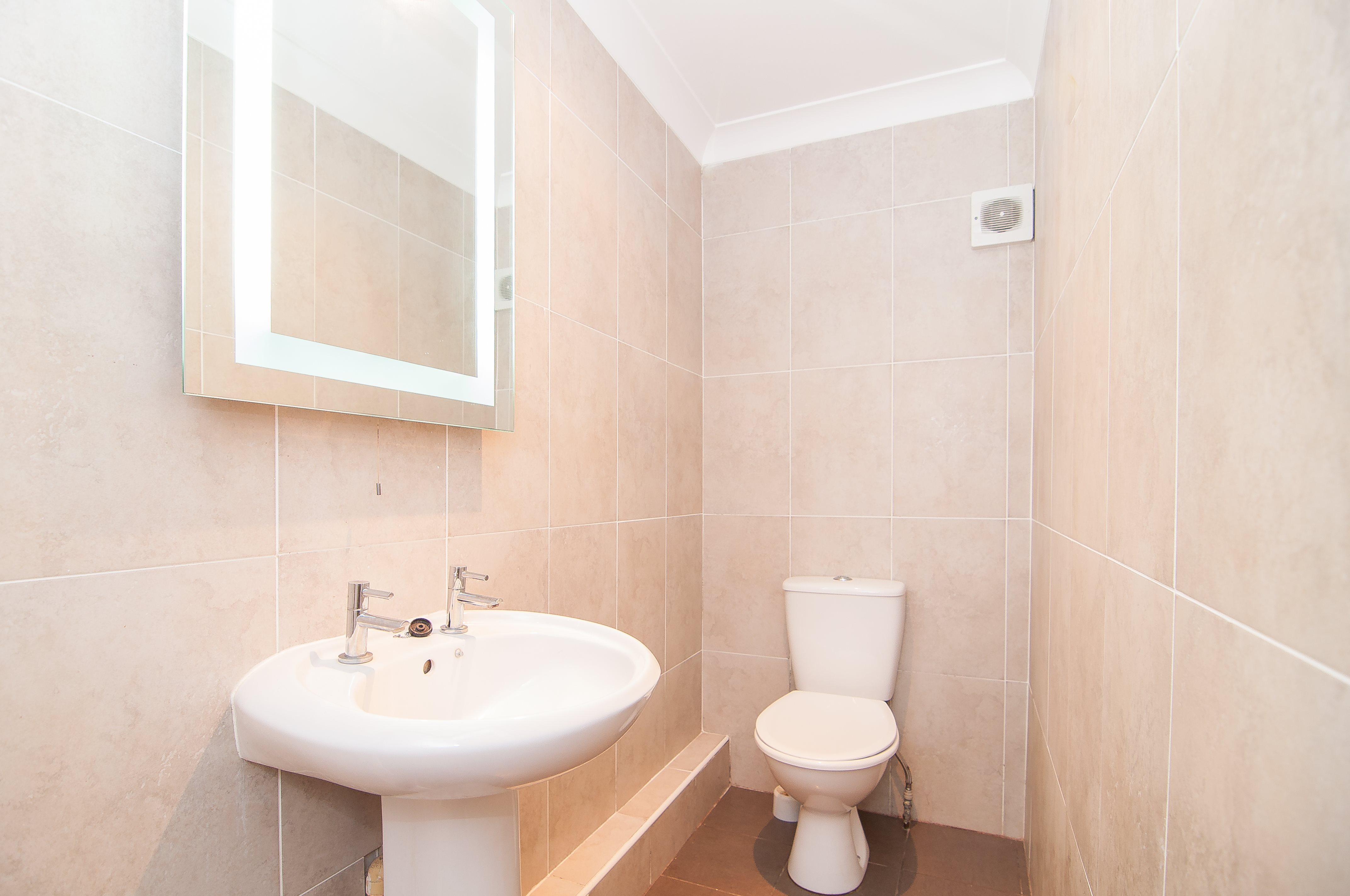 2 bed flat to rent in Forest Road, Poole, BH13 4
