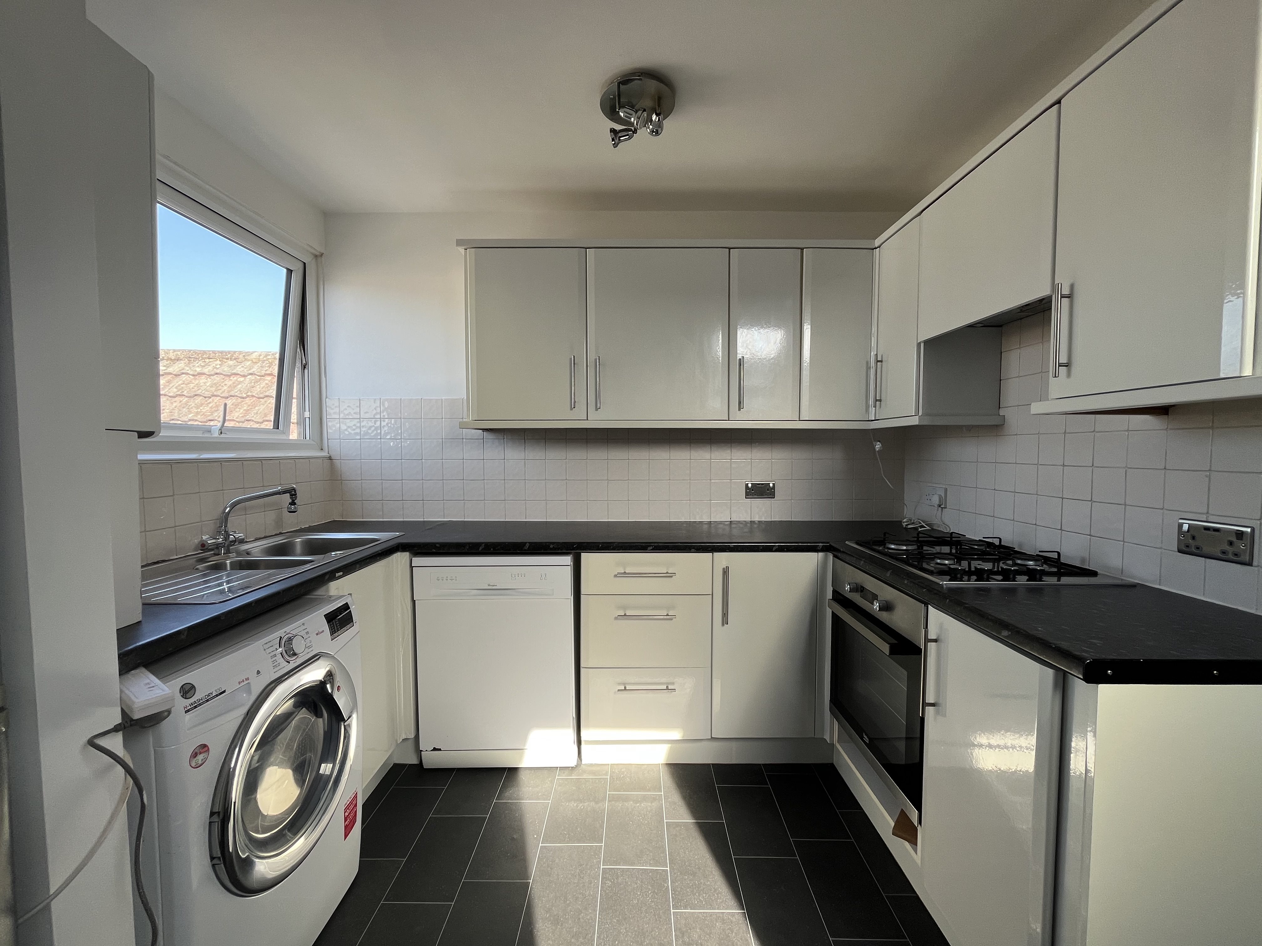 2 bed flat to rent in Westby Road, Bournemouth, BH5 1