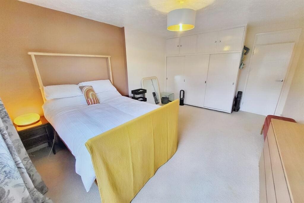2 bed flat to rent in Talbot Avenue, Bournemouth, BH3 6