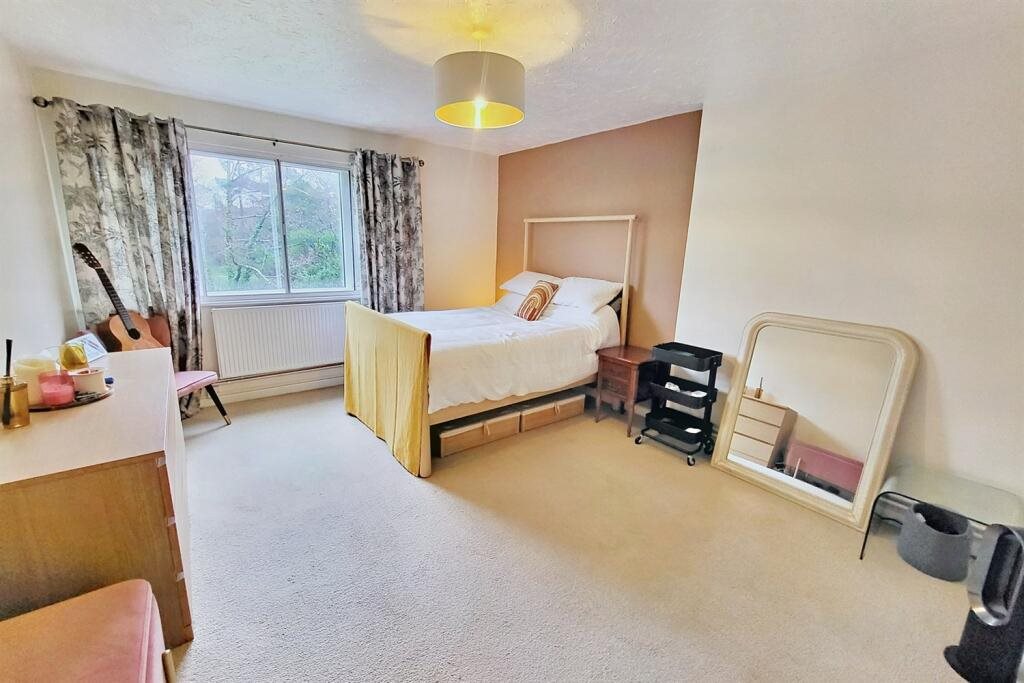 2 bed flat to rent in Talbot Avenue, Bournemouth, BH3 7
