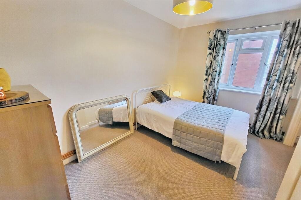 2 bed flat to rent in Talbot Avenue, Bournemouth, BH3 8