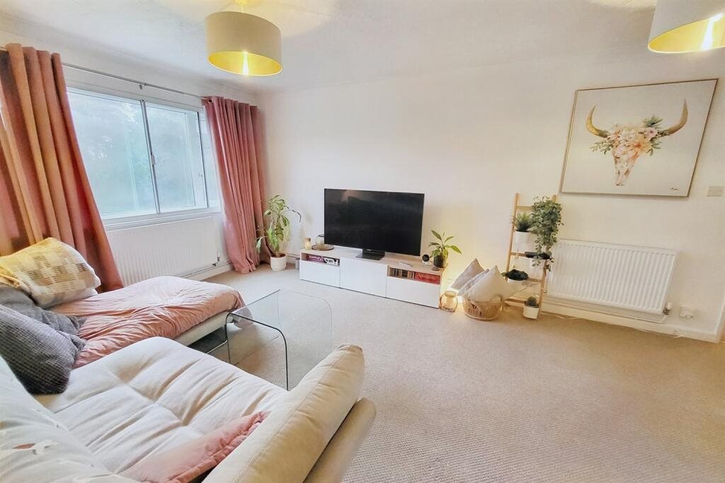 2 bed flat to rent in Talbot Avenue, Bournemouth, BH3 14