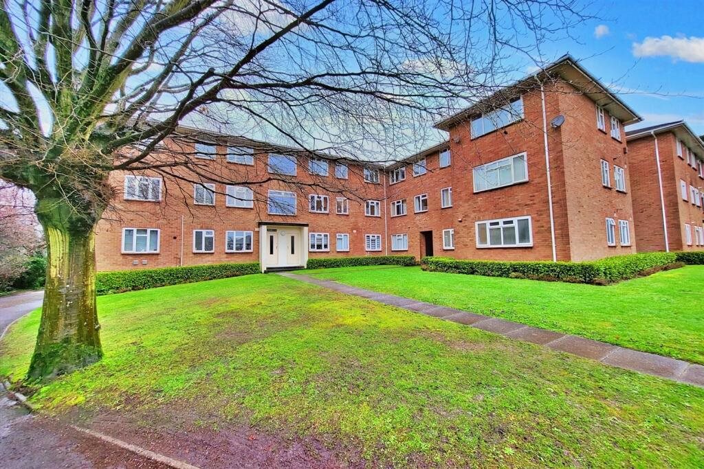 2 bed flat to rent in Talbot Avenue, Bournemouth, BH3 17