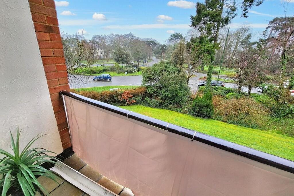 2 bed flat to rent in Talbot Avenue, Bournemouth, BH3 18