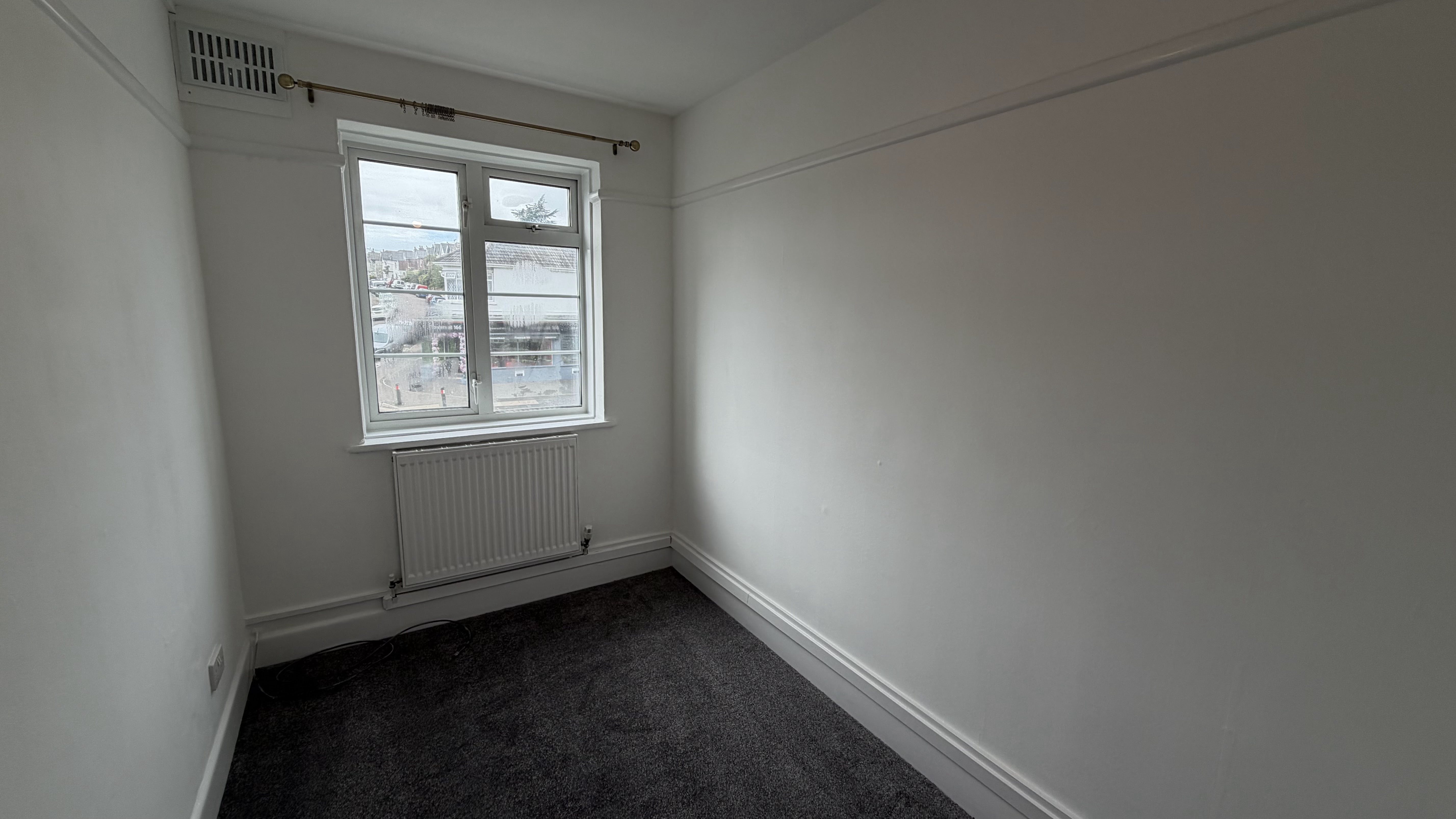 2 bed flat to rent in Charminster Road, Bournemouth, BH8 13