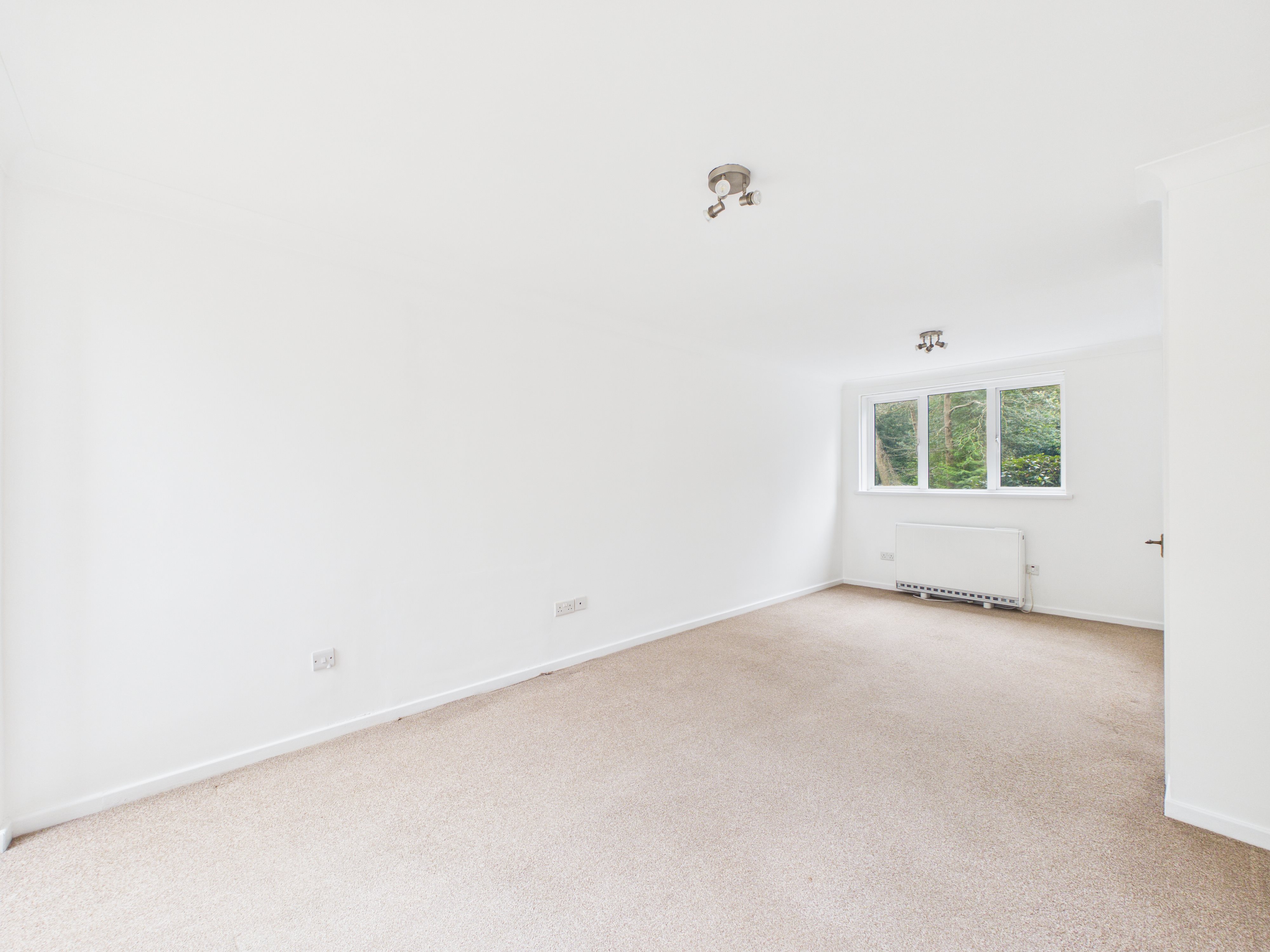 1 bed flat to rent in Branksome Wood Road, Bournemouth, BH4 7