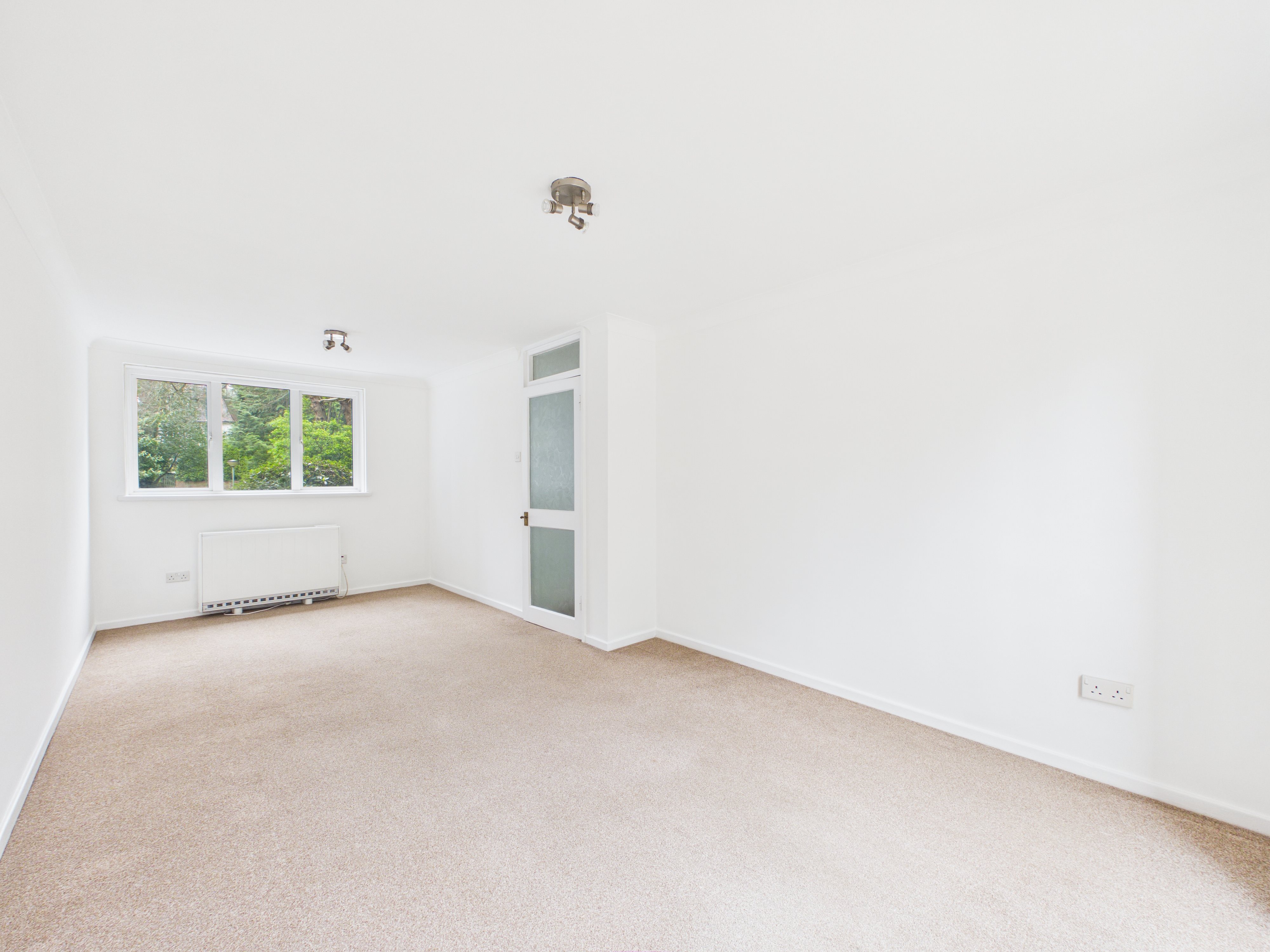 1 bed flat to rent in Branksome Wood Road, Bournemouth, BH4 6