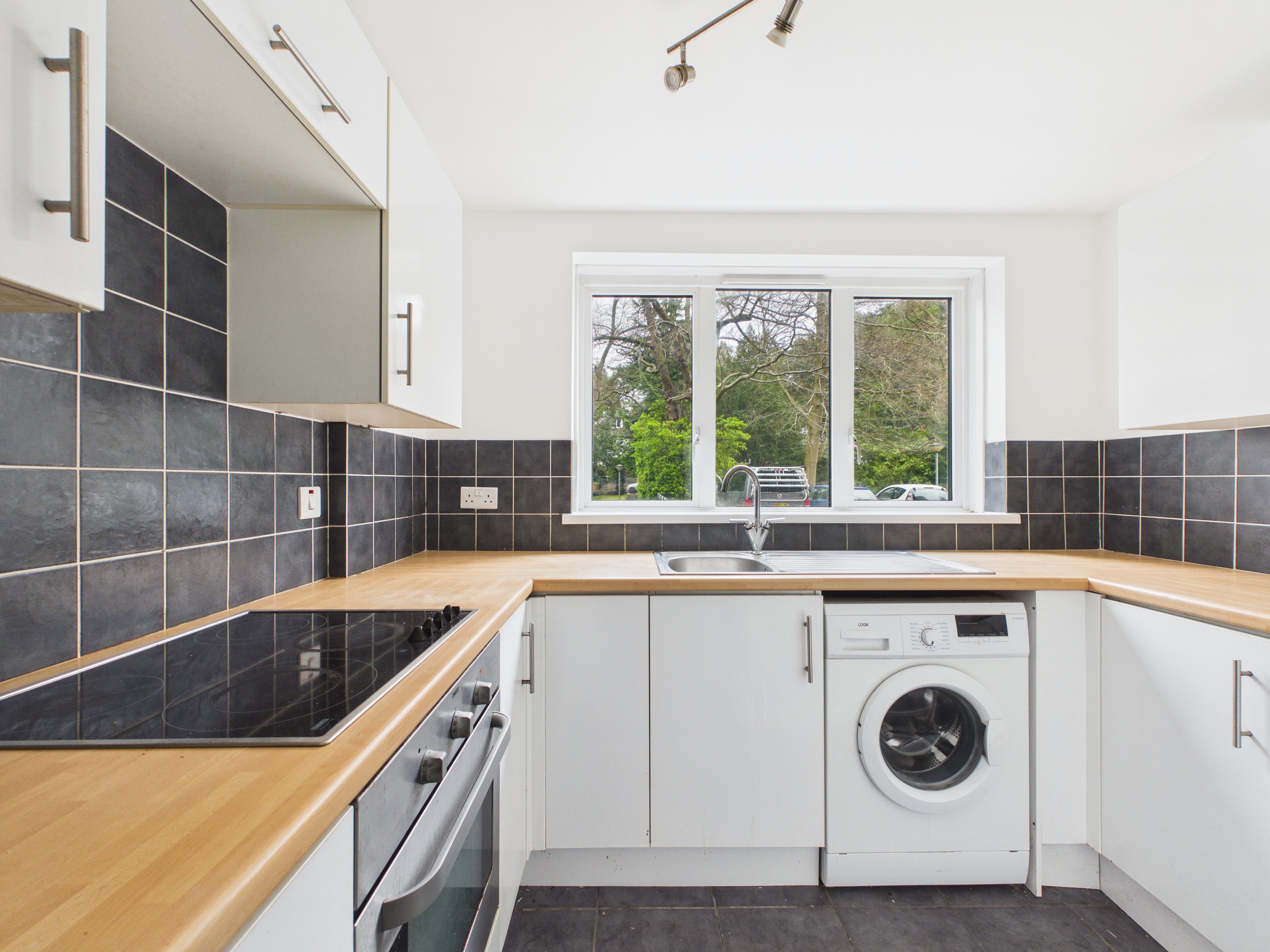 1 bed flat to rent in Branksome Wood Road, Bournemouth, BH4 1