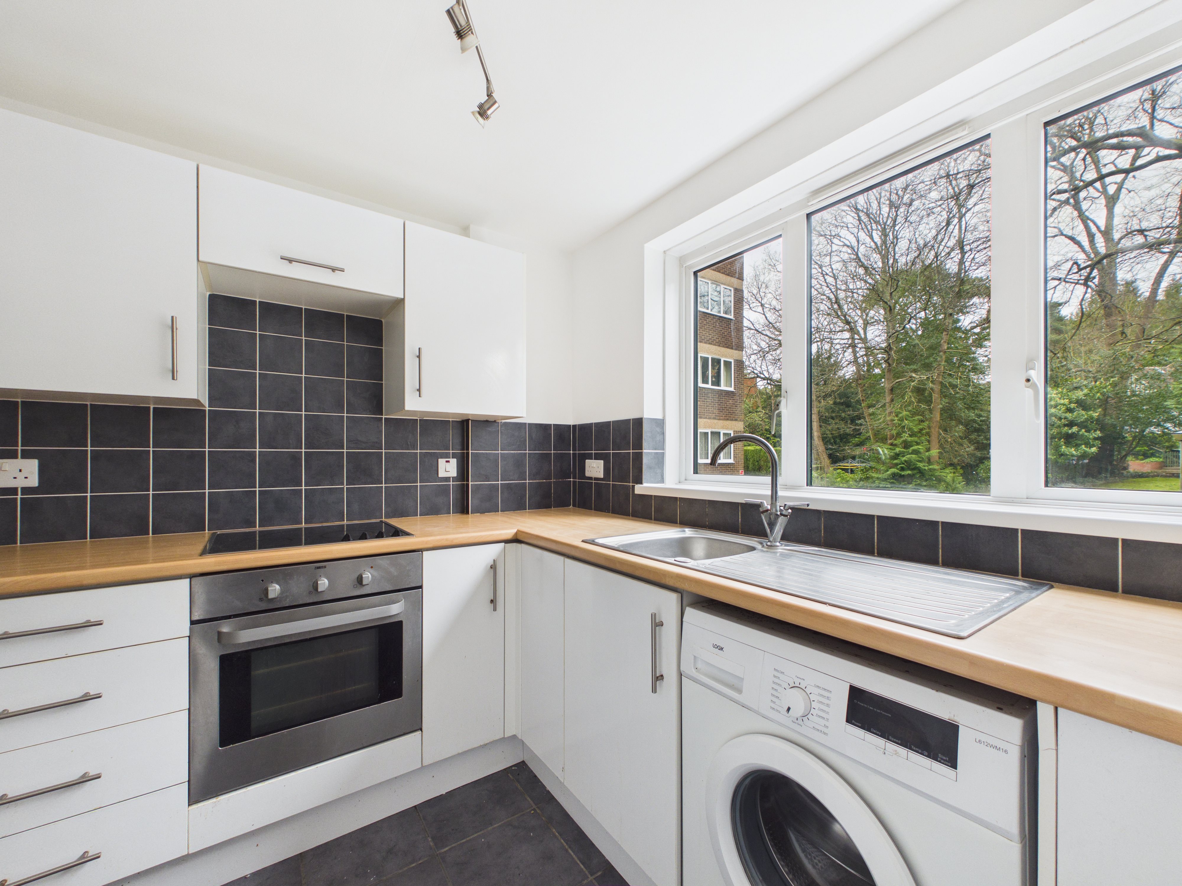 1 bed flat to rent in Branksome Wood Road, Bournemouth, BH4 2