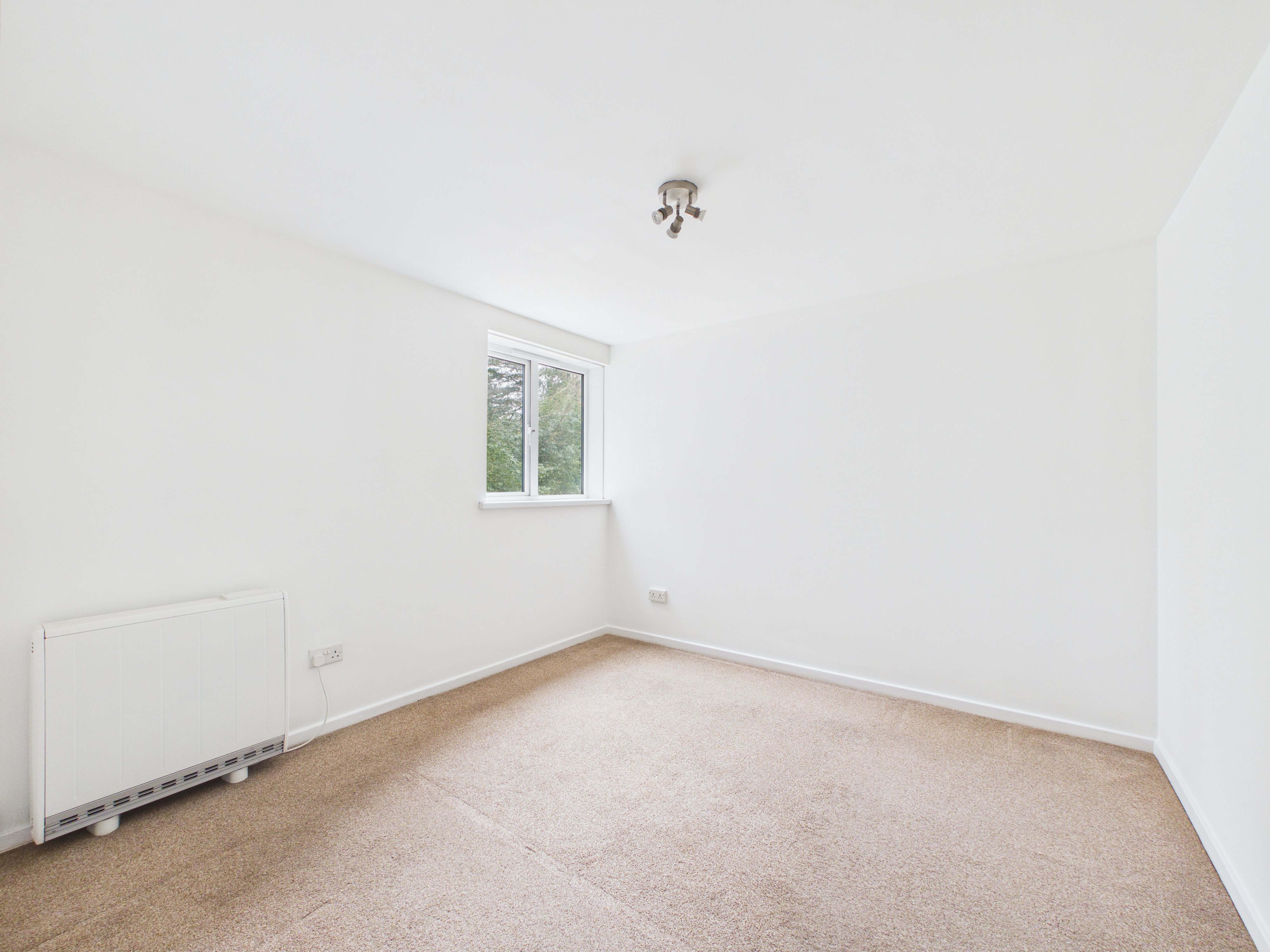 1 bed flat to rent in Branksome Wood Road, Bournemouth, BH4 8