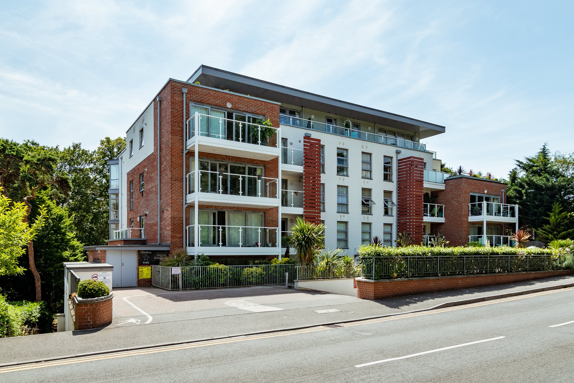 2 bed flat to rent in Branksome Wood Road, Bournemouth, BH2 