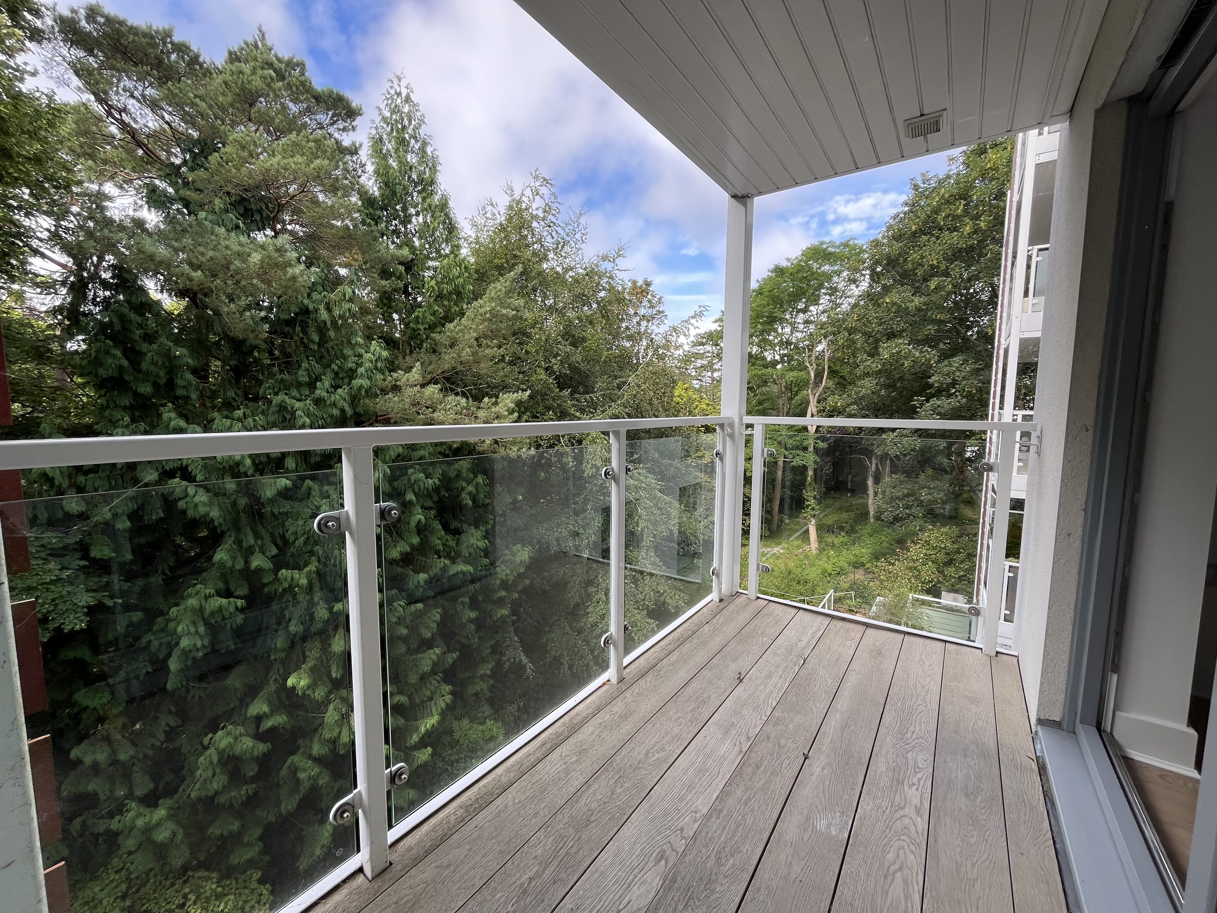 2 bed flat to rent in Branksome Wood Road, Bournemouth 4