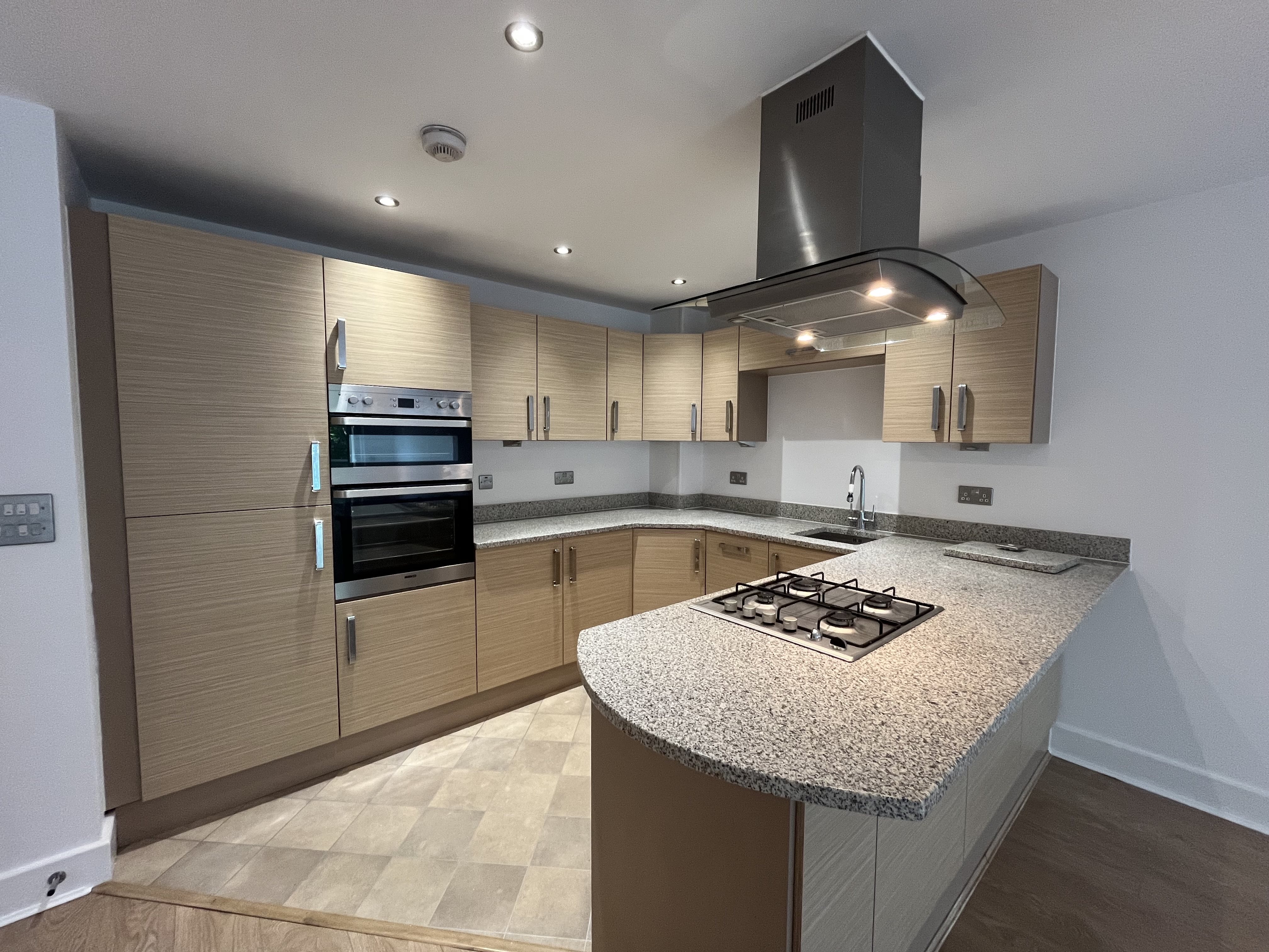 2 bed flat to rent in Branksome Wood Road, Bournemouth 2