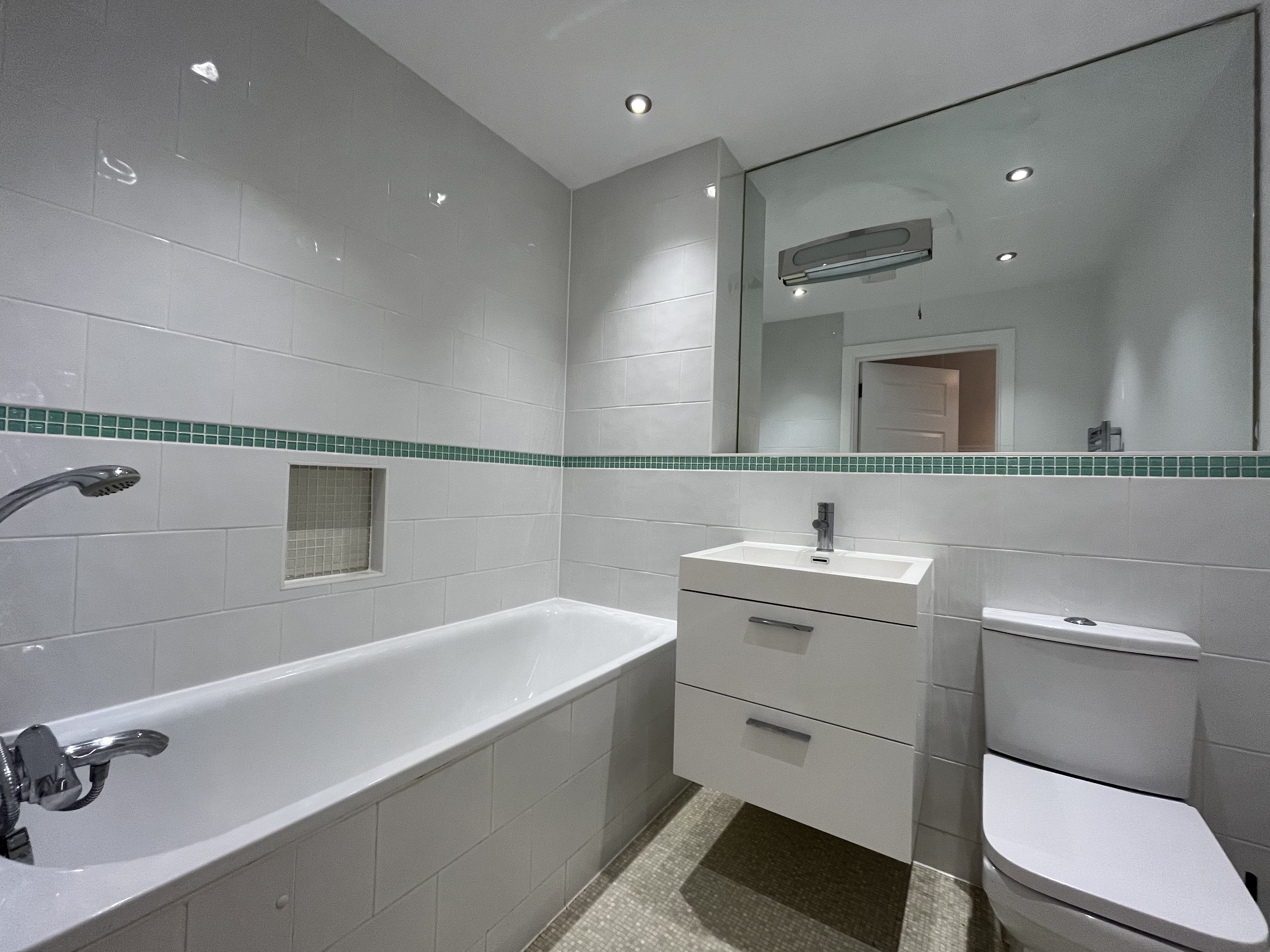 2 bed flat to rent in Branksome Wood Road, Bournemouth 11