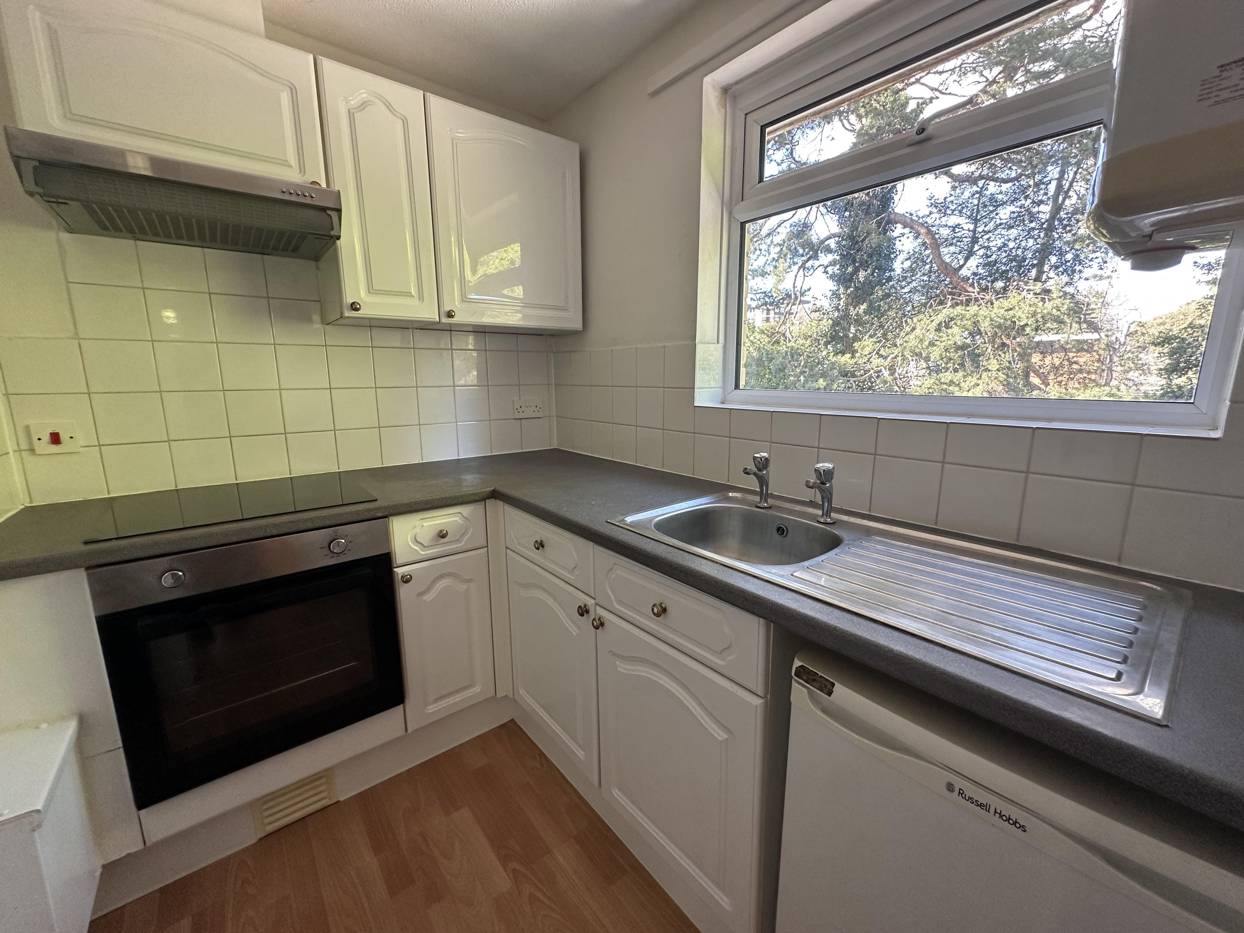 1 bed flat to rent in Manor Road, , BH1 2