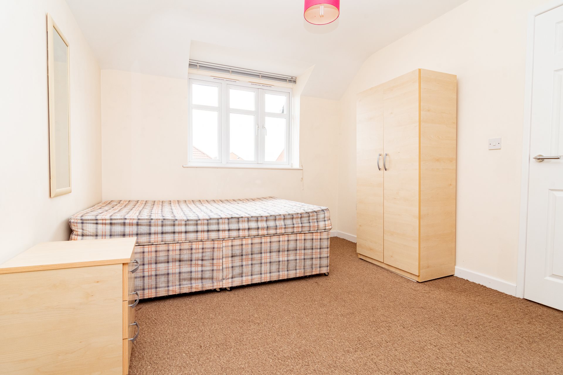 4 bed house to rent in Ensbury Avenue 7