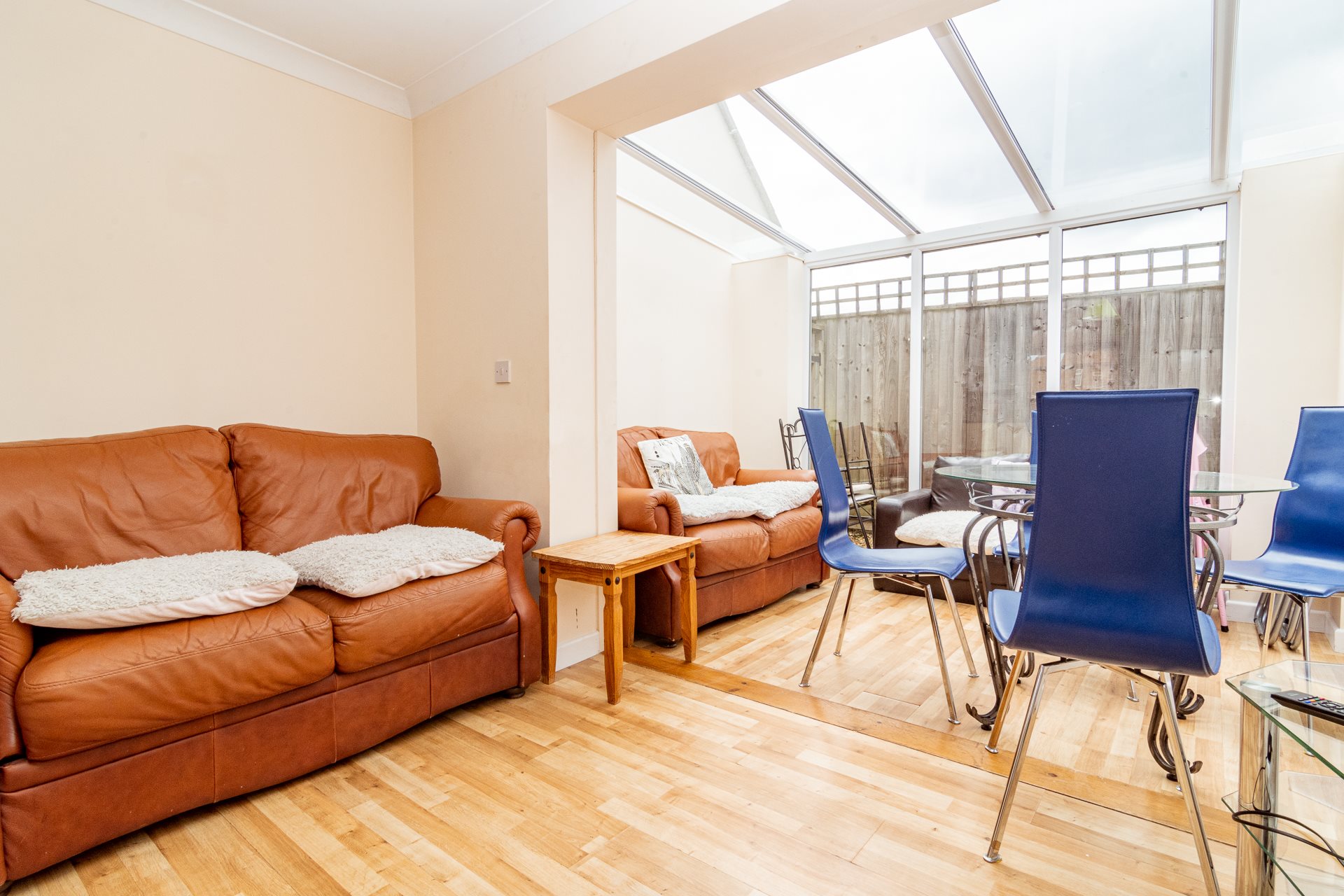 4 bed house to rent in Ensbury Avenue 1