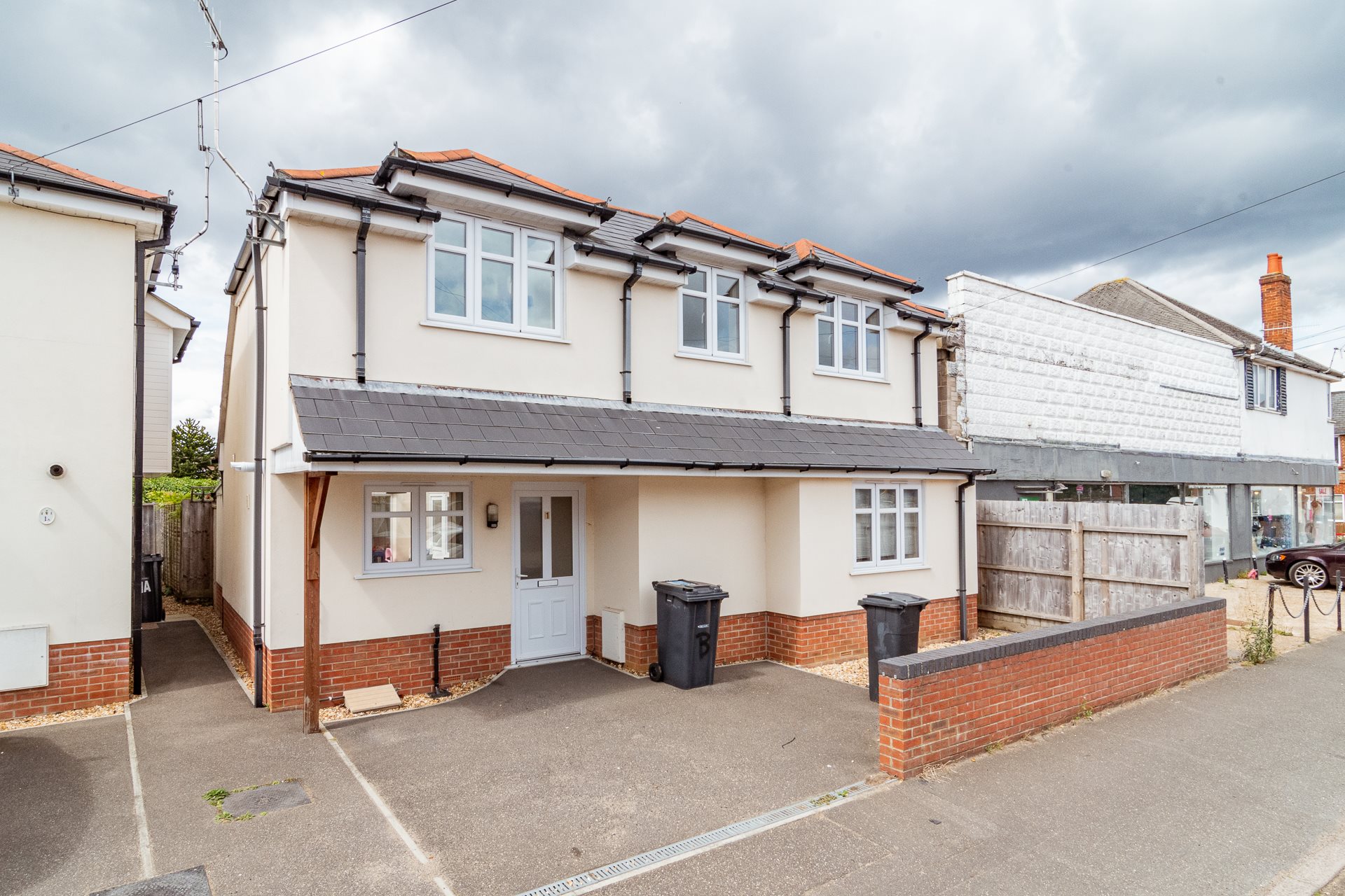 4 bed house to rent in Ensbury Avenue, BH10