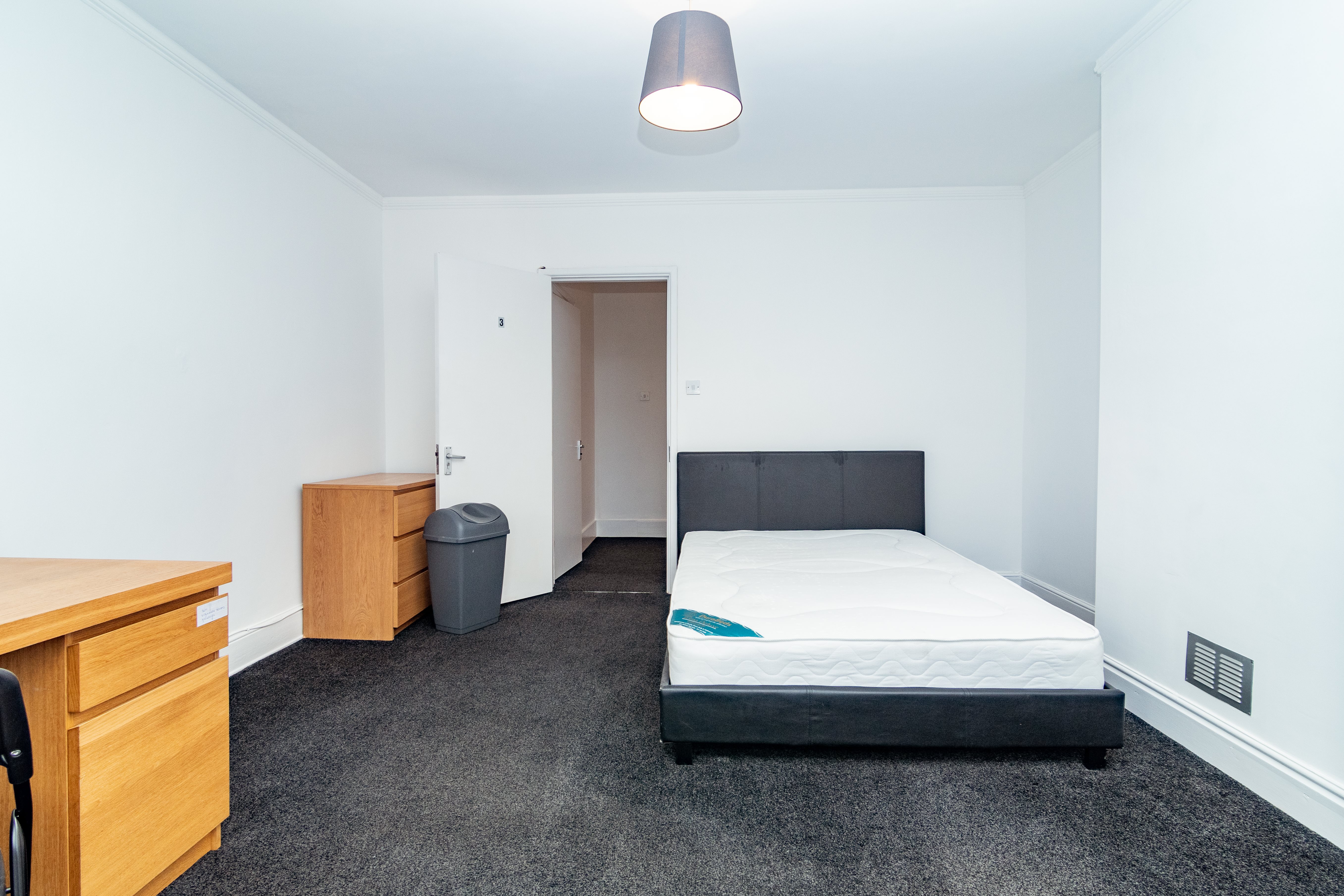 6 bed semi-detached house to rent in Queensland Road, Bournemouth  - Property Image 4