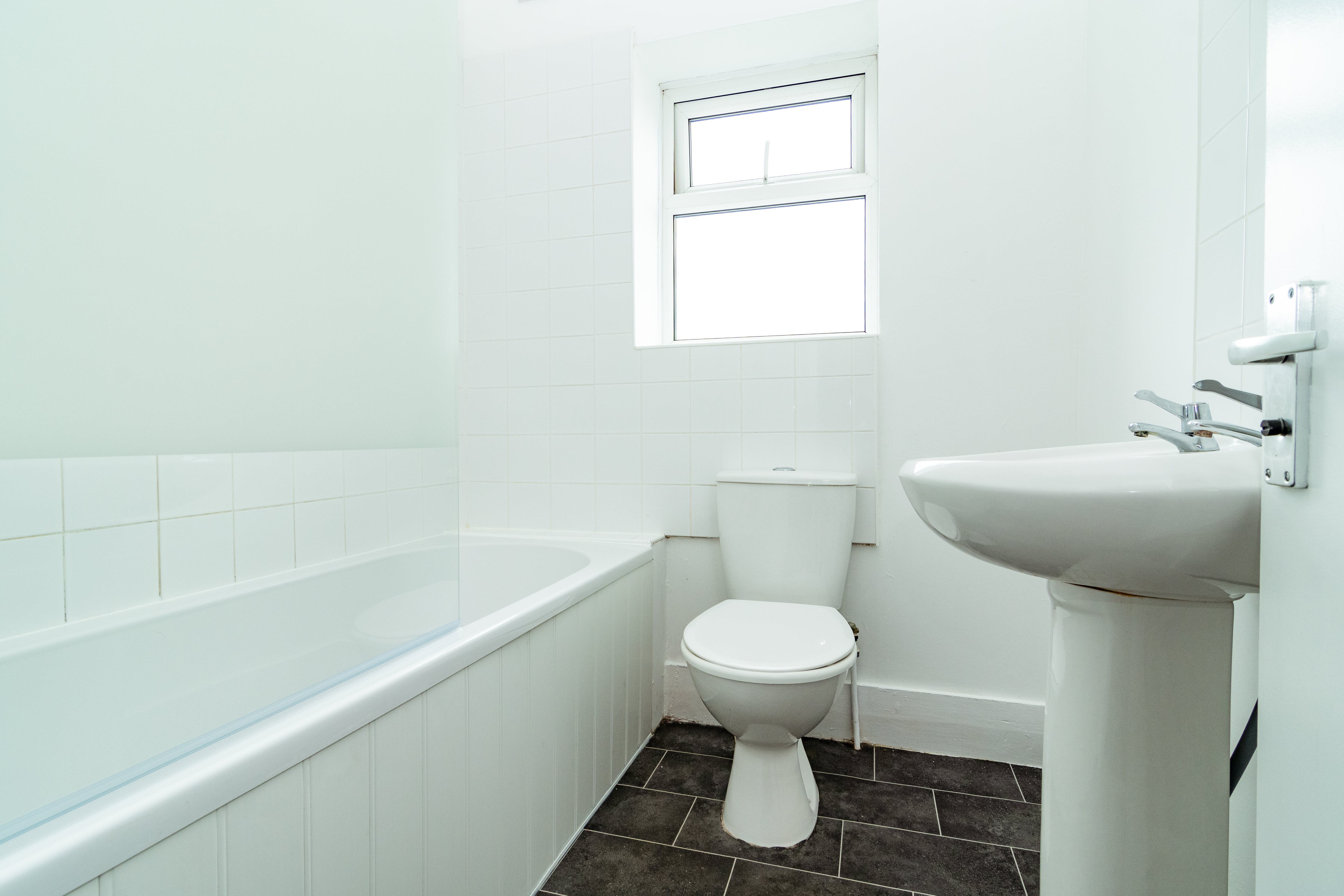 6 bed semi-detached house to rent in Queensland Road, Bournemouth  - Property Image 5