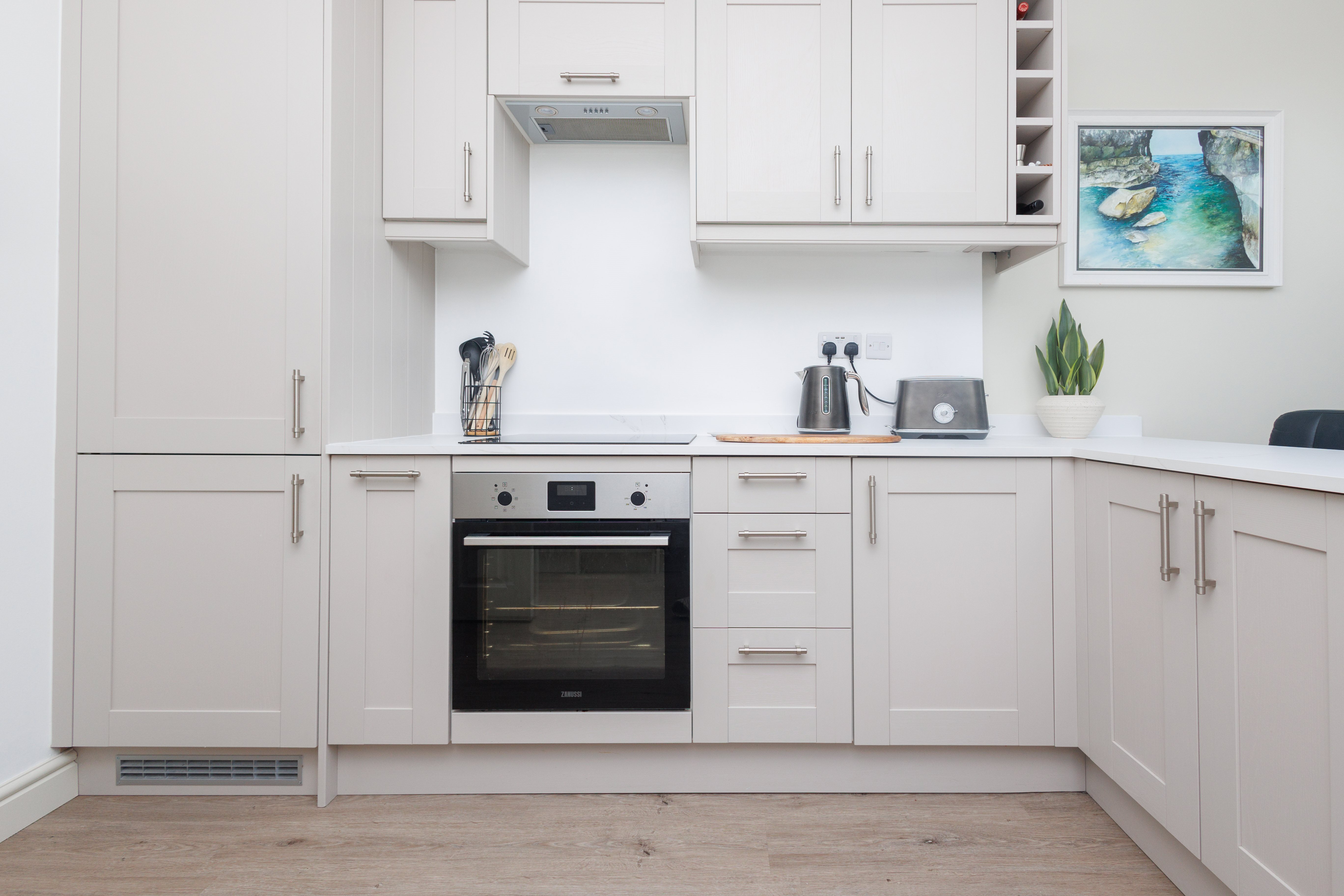 2 bed flat to rent in Beechey Road, Bournemouth 2