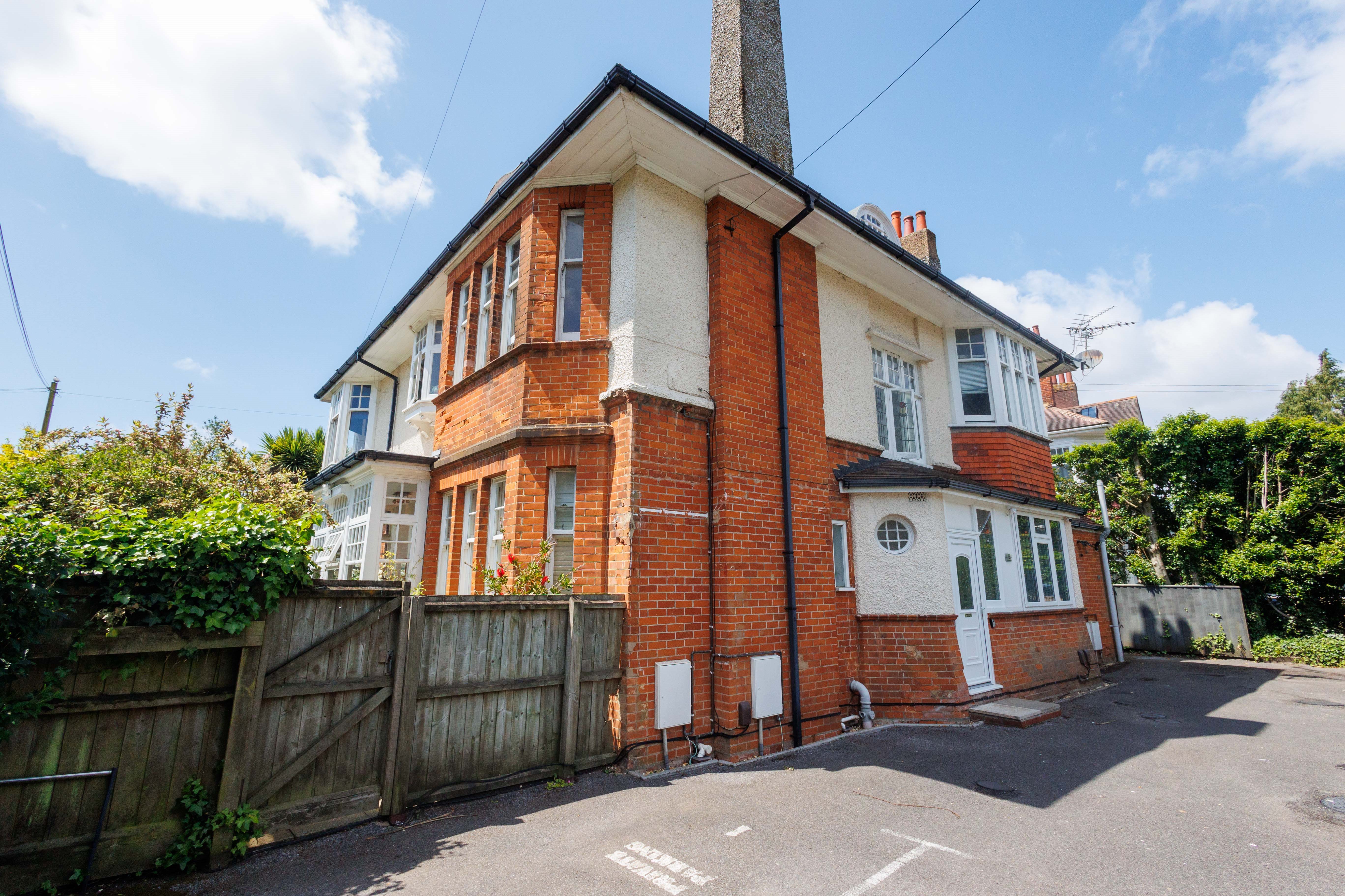 2 bed flat to rent in Beechey Road, Bournemouth  - Property Image 1