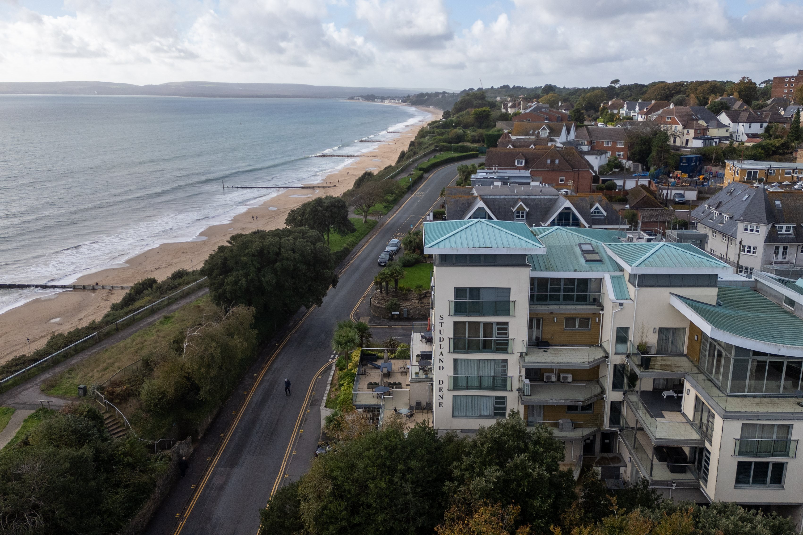 3 bed flat to rent in Studland Road, Bournemouth 19