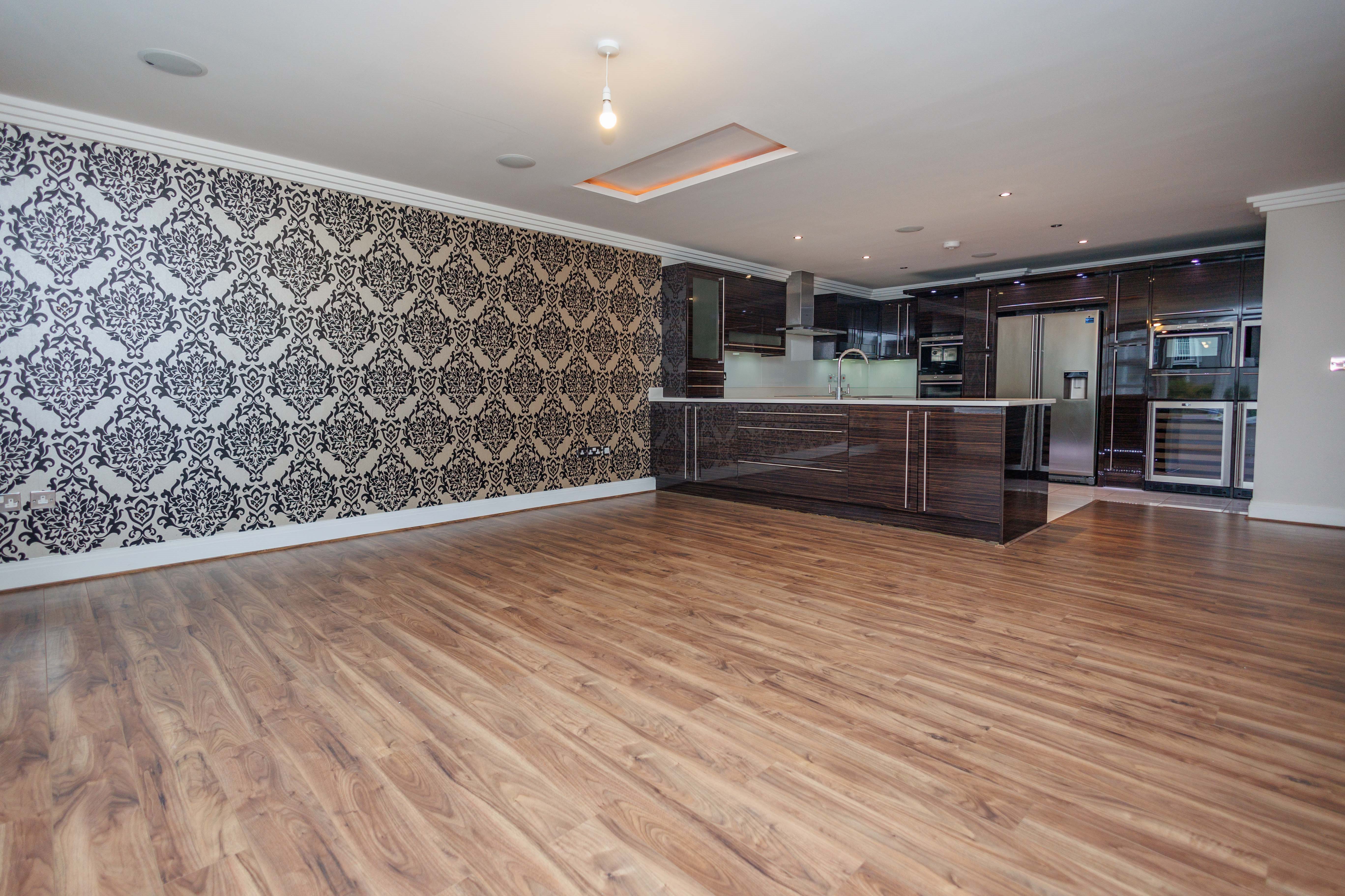 3 bed flat to rent in Studland Road, Bournemouth 2