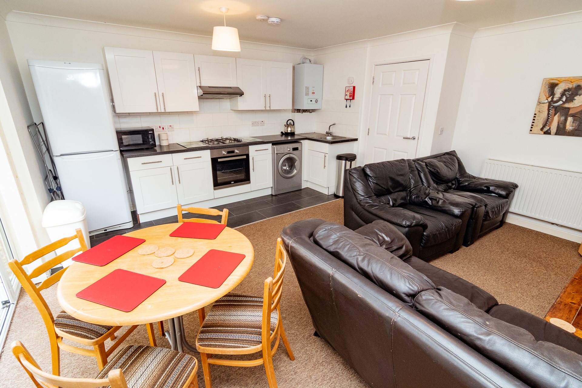 4 bed house to rent in Richards Close, Bournemouth 1