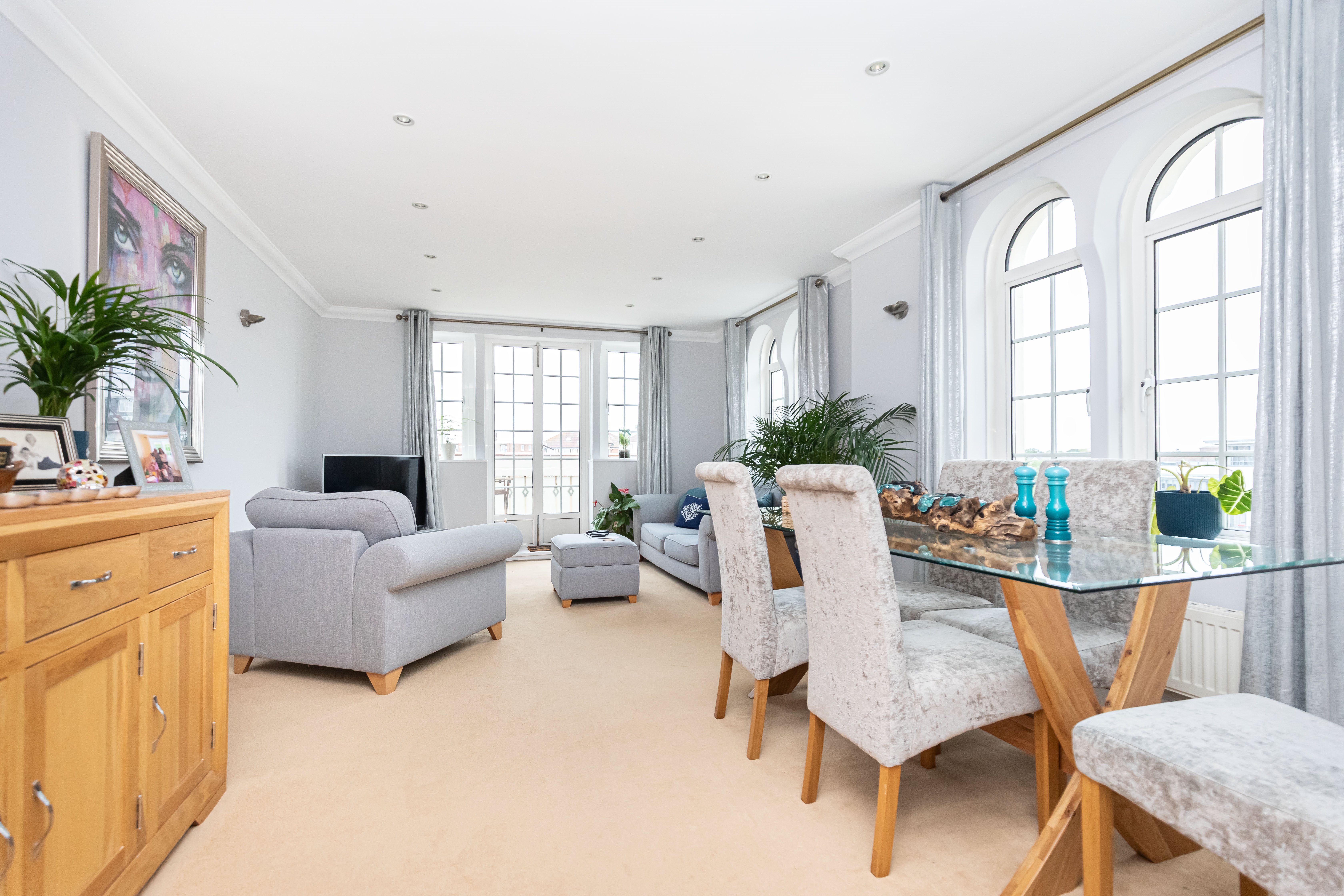 2 bed flat to rent in Sea Road, Bournemouth, BH5  - Property Image 2