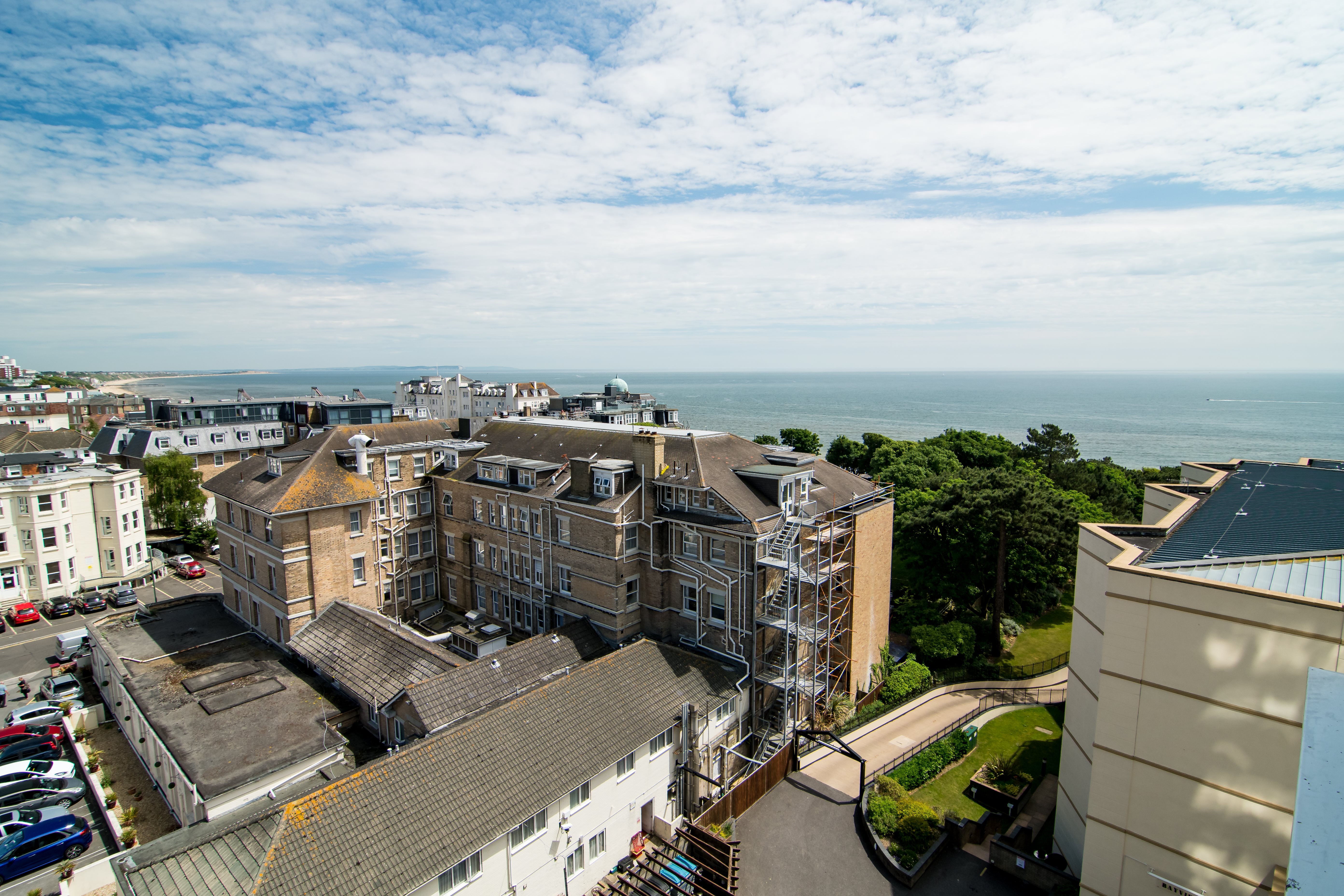 2 bed flat to rent in West Cliff Road, Bournemouth, BH2 7