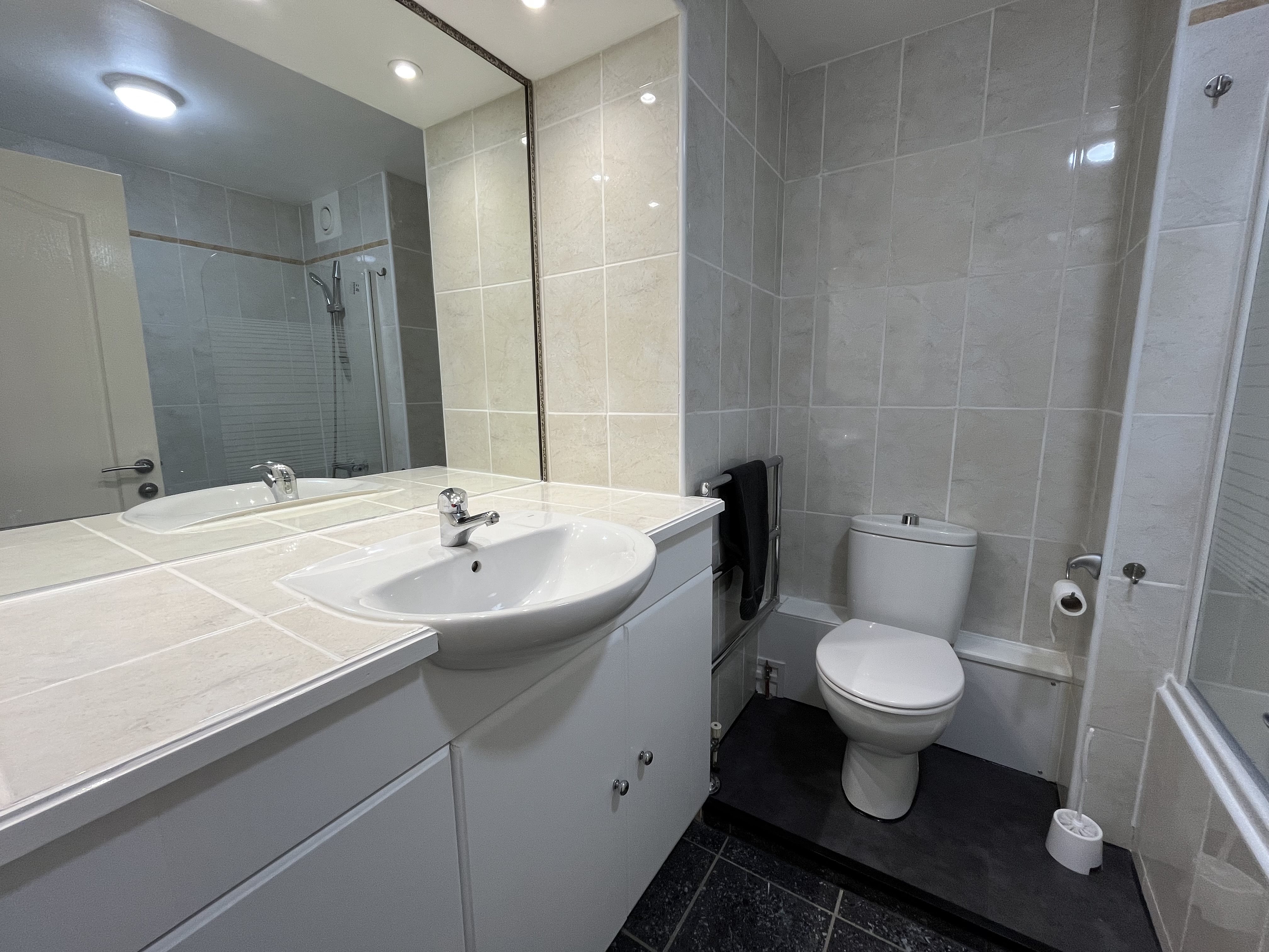 2 bed flat to rent in West Cliff Road, Bournemouth, BH2 10