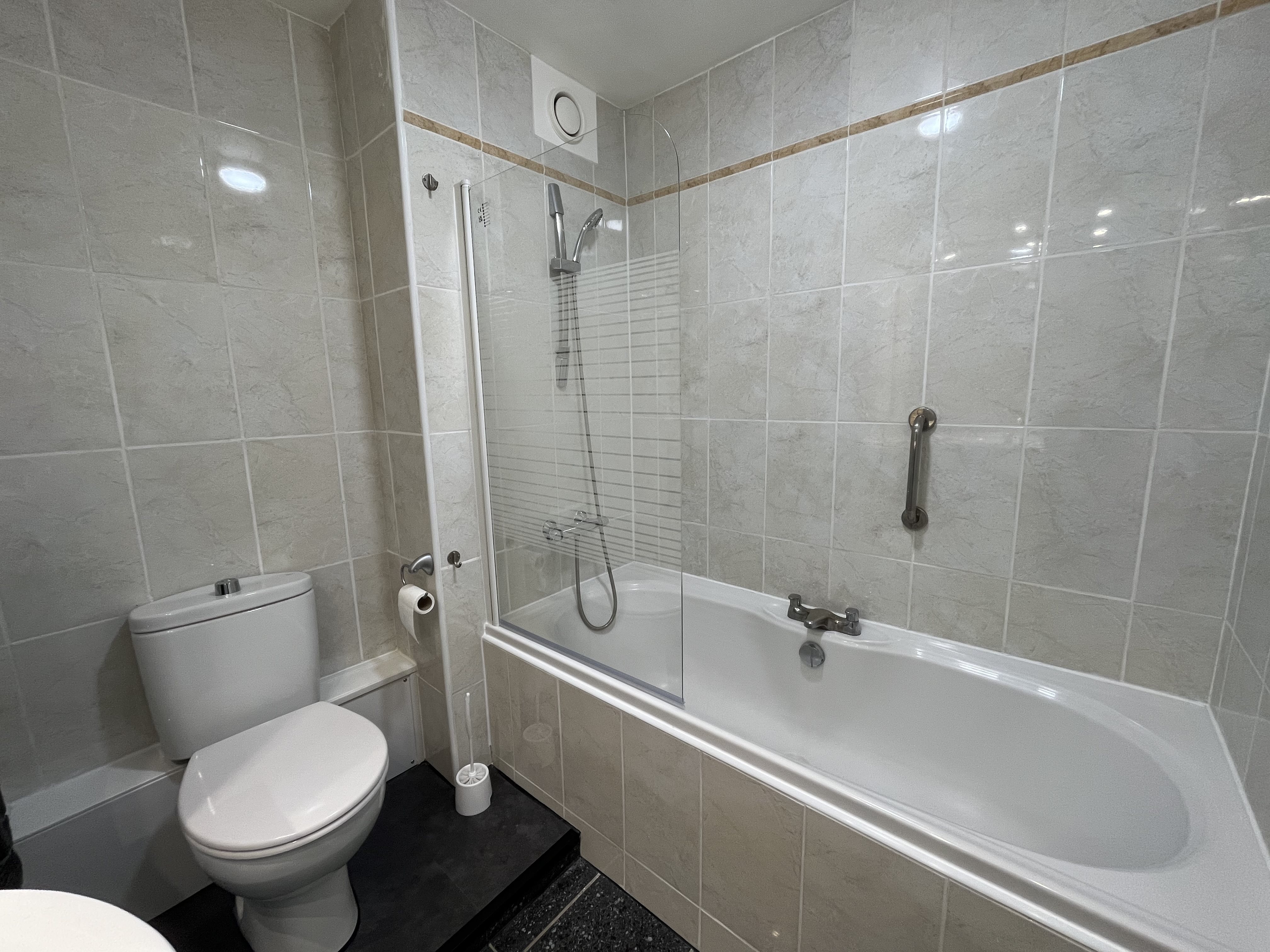 2 bed flat to rent in West Cliff Road, Bournemouth, BH2 11
