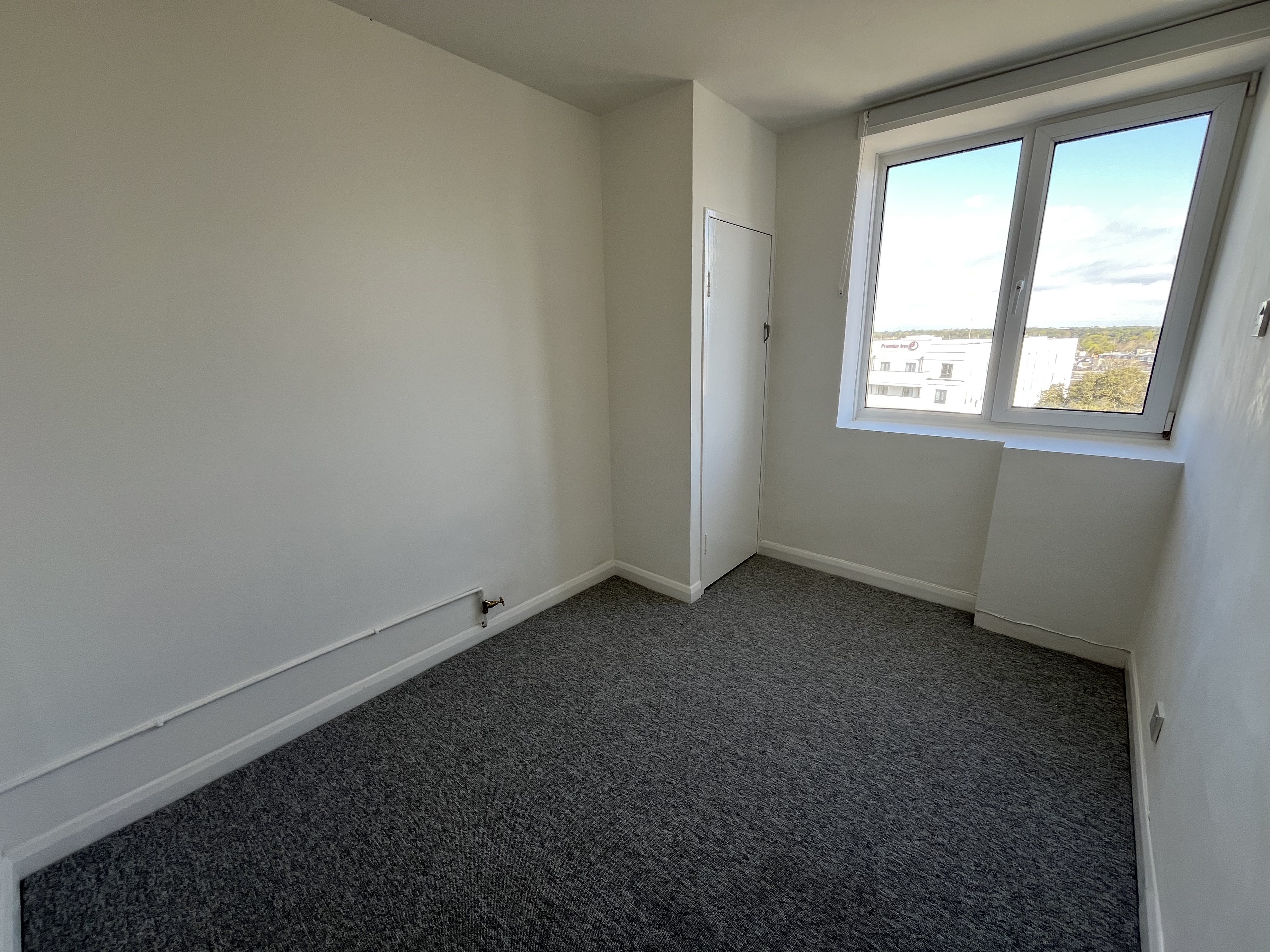 2 bed flat to rent in West Cliff Road, Bournemouth, BH2 12
