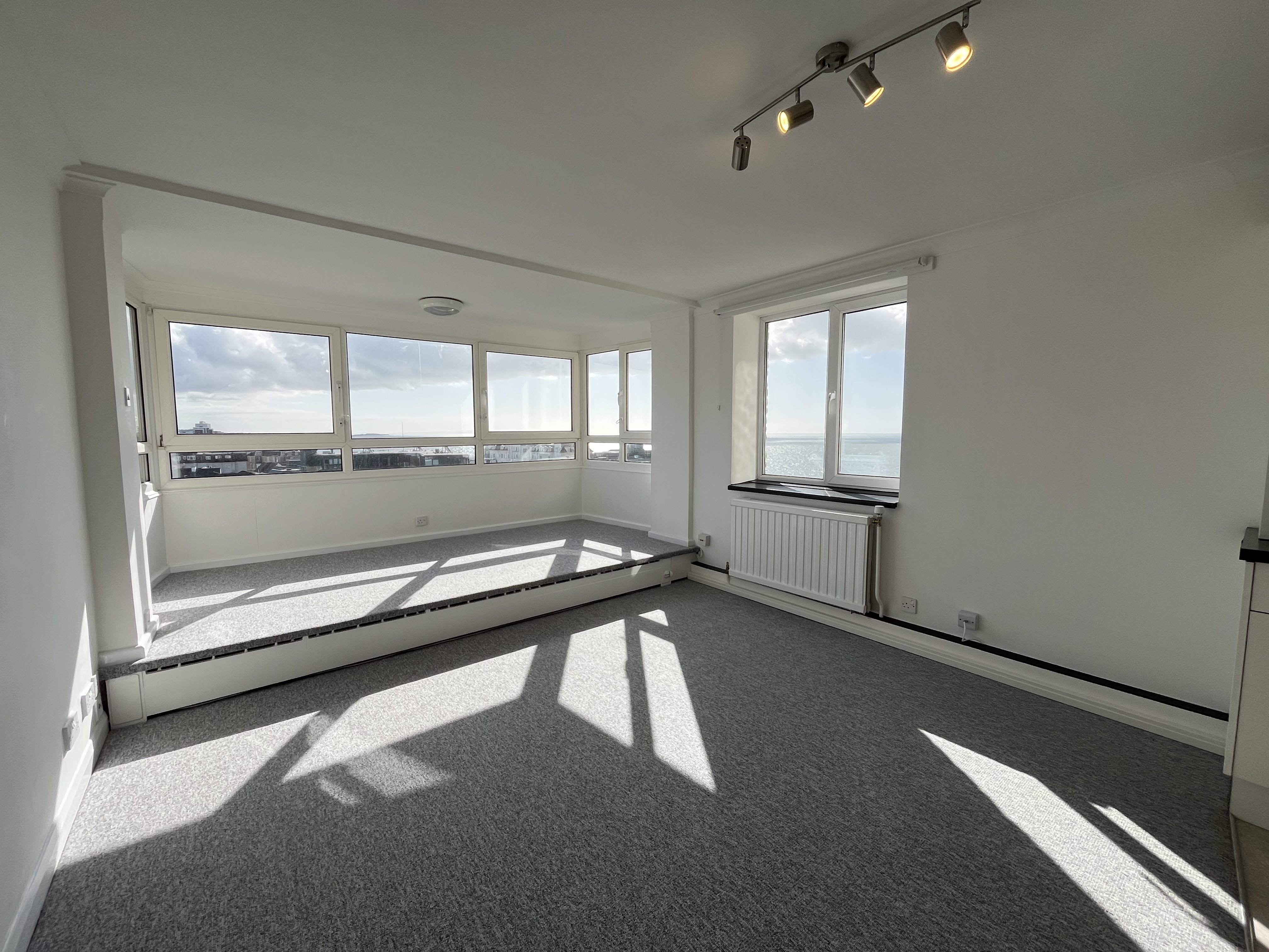 2 bed flat to rent in West Cliff Road, Bournemouth, BH2  - Property Image 4