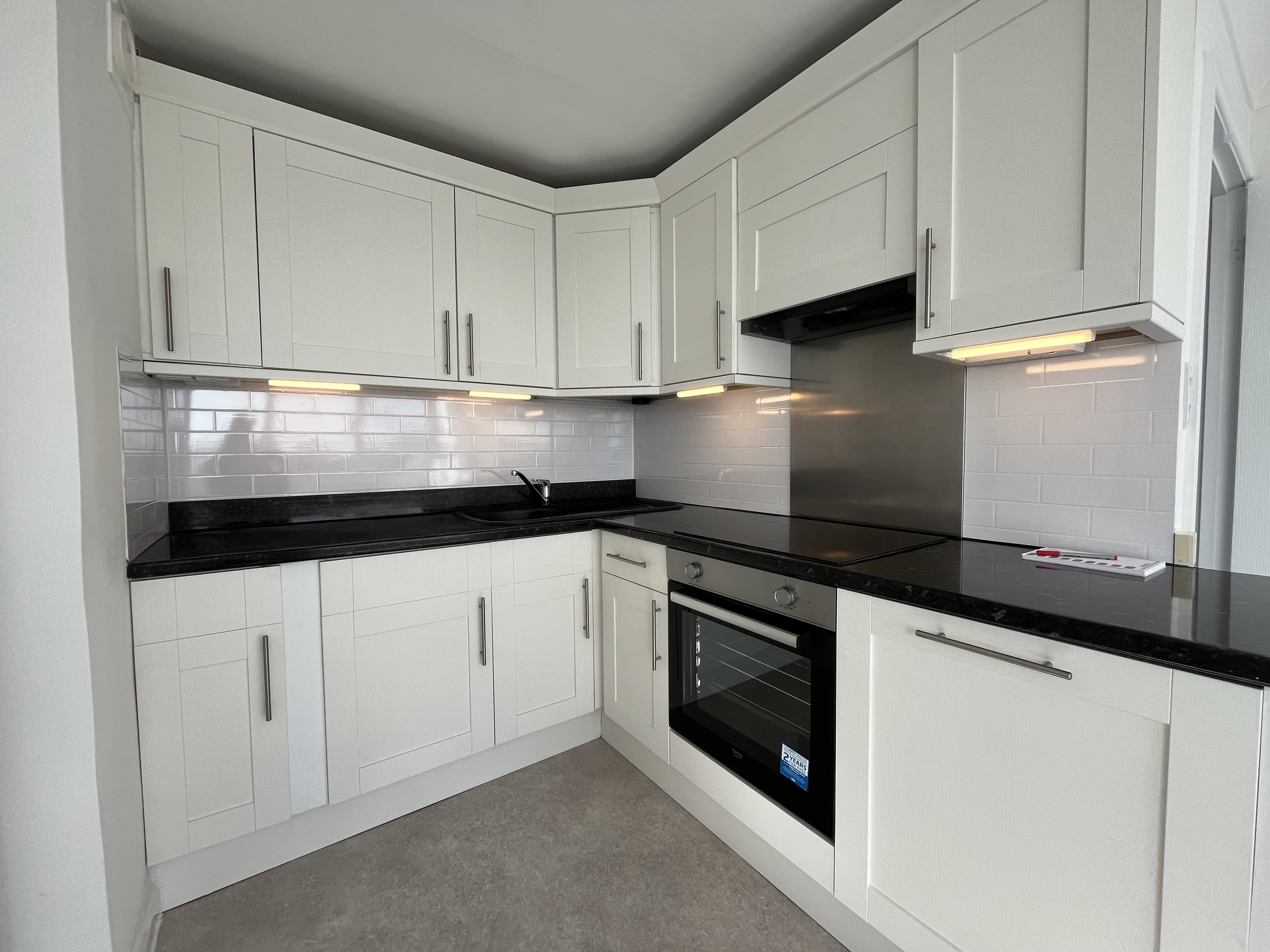 2 bed flat to rent in West Cliff Road, Bournemouth, BH2 1